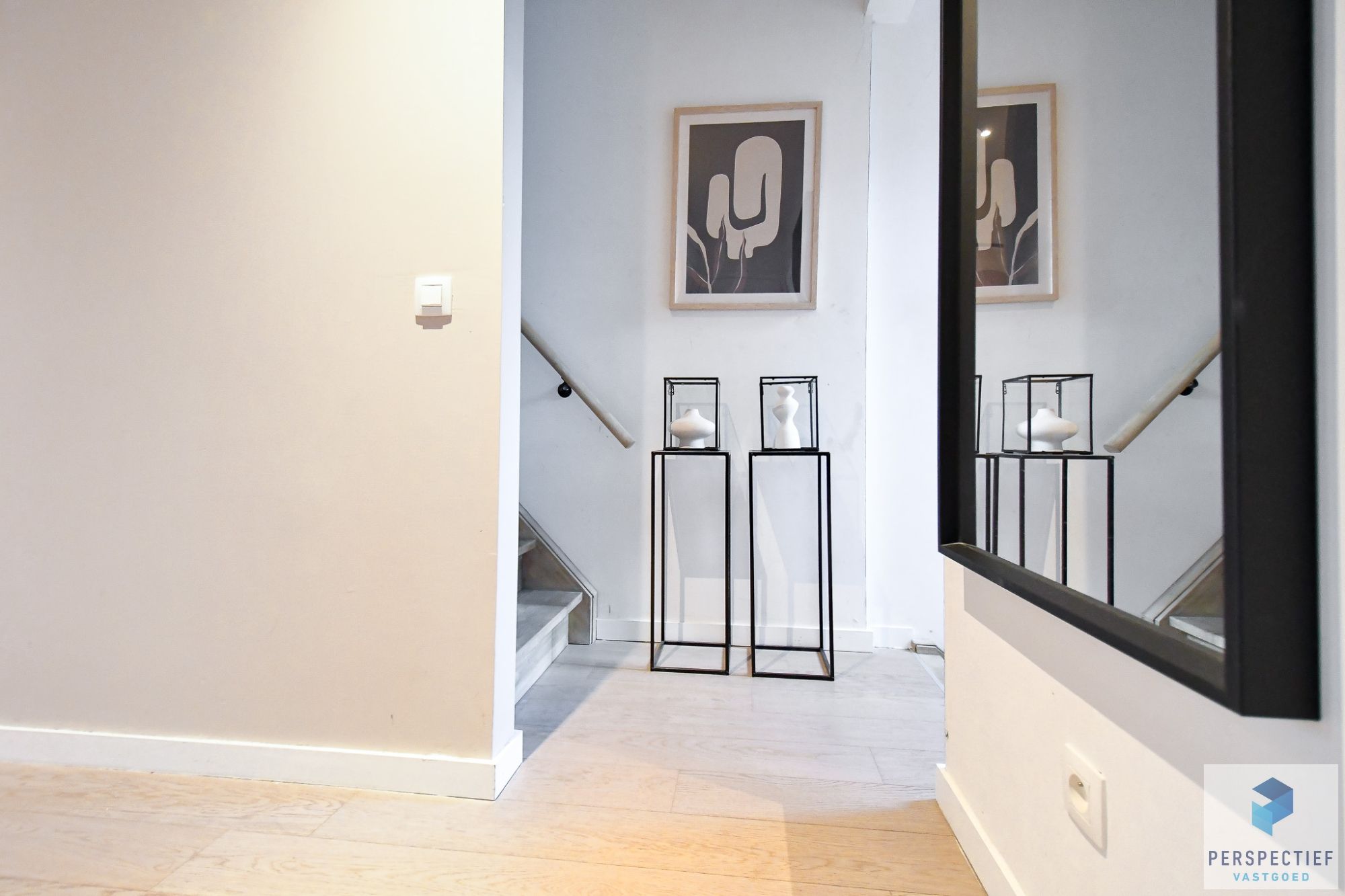 Volledig gerenoveerde woning met uitweg en tuin foto 11