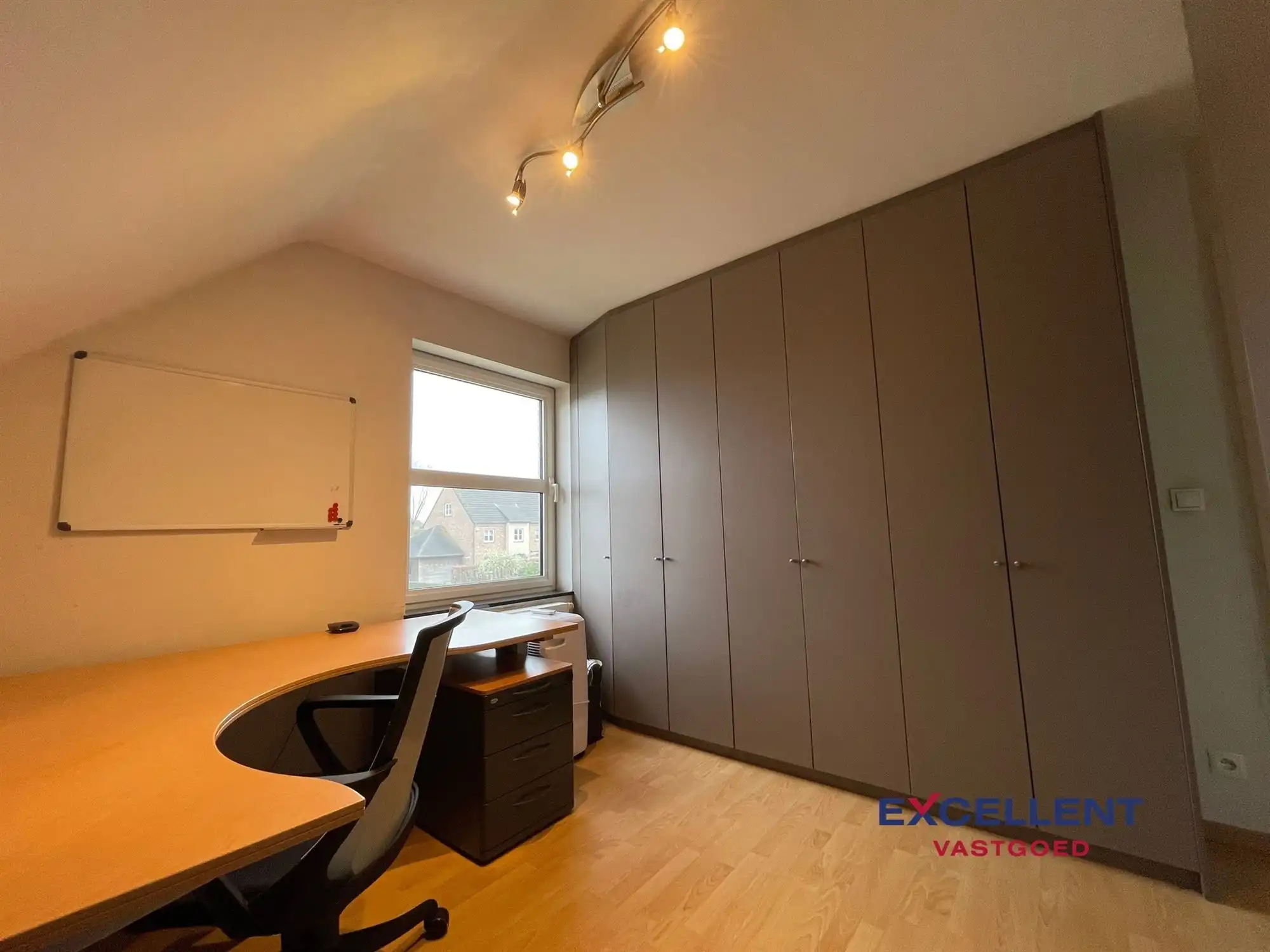 Prachtige vrijstaande woning te huur in doodlopende straat Leerne! foto 17