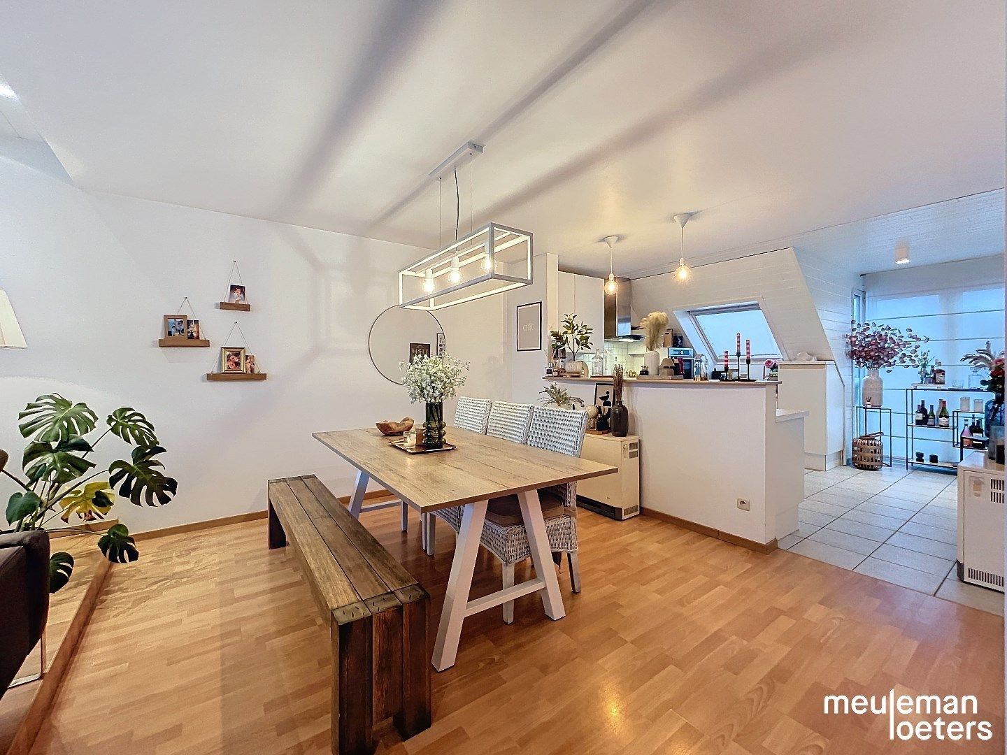 Ruim en lichtrijk appartement  met drie slaapkamers foto 5