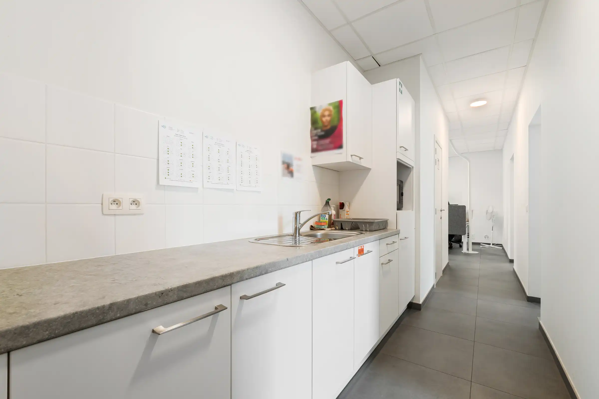 Verhuurd commercieel gelijkvloers op toplocatie! foto 7