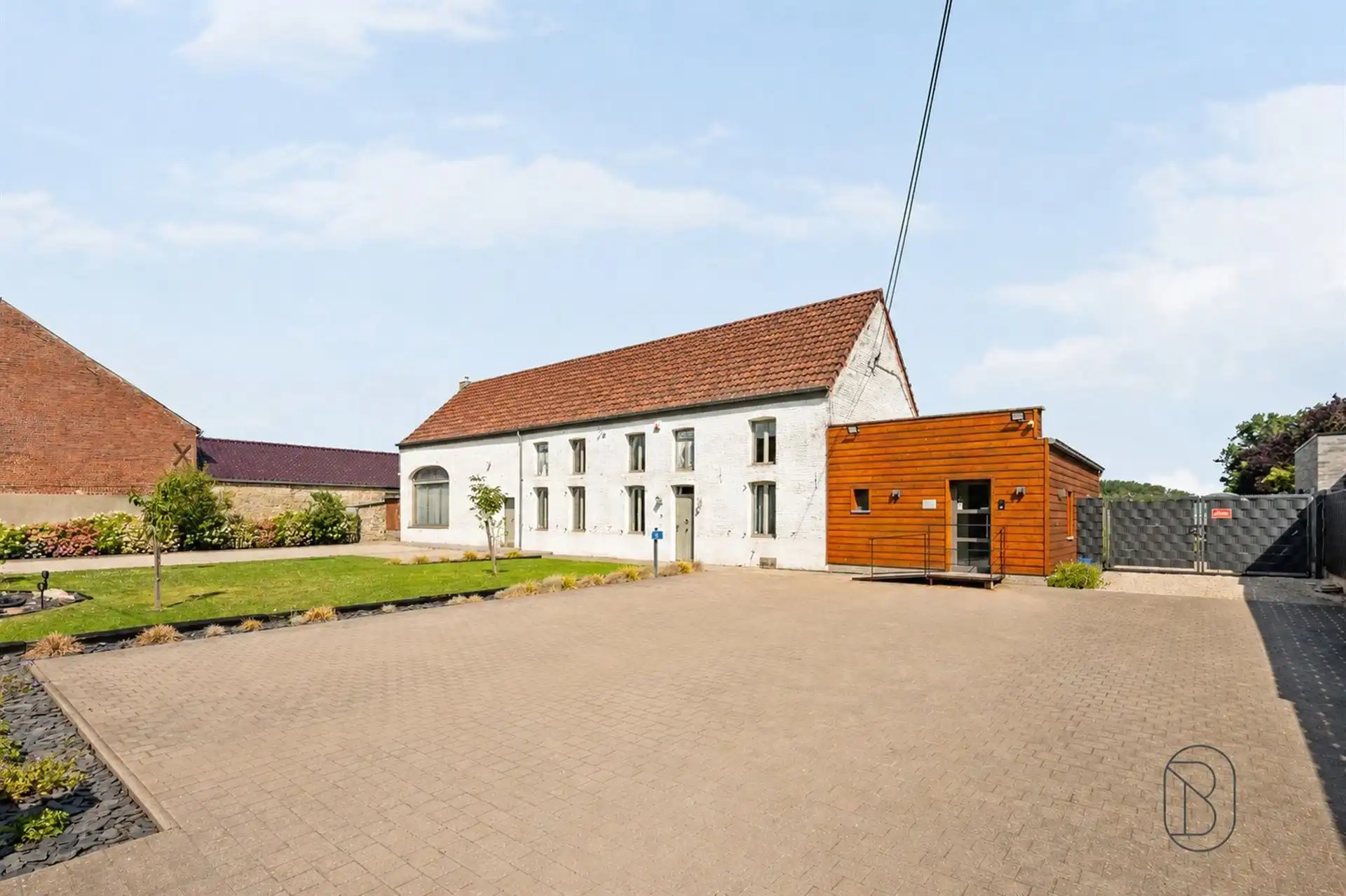 Karaktervolle gezinswoning met professionele ruimte! foto 5