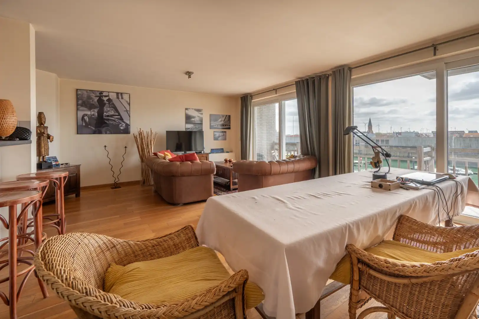 Zonnig appartement met 2 slaapkamers en terras met zicht op de jachthaven foto 2