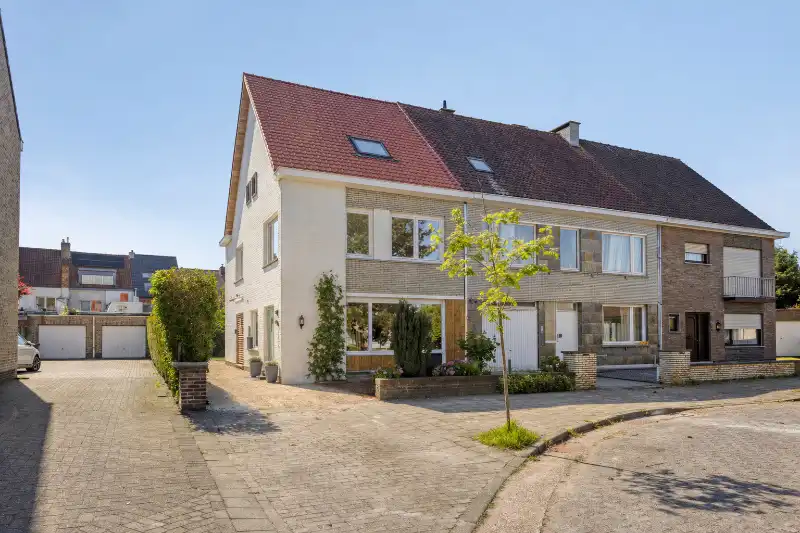 Exclusief wonen in het groen – ruimte, rust in Sint-Amandsberg foto {{pictureIndex}}