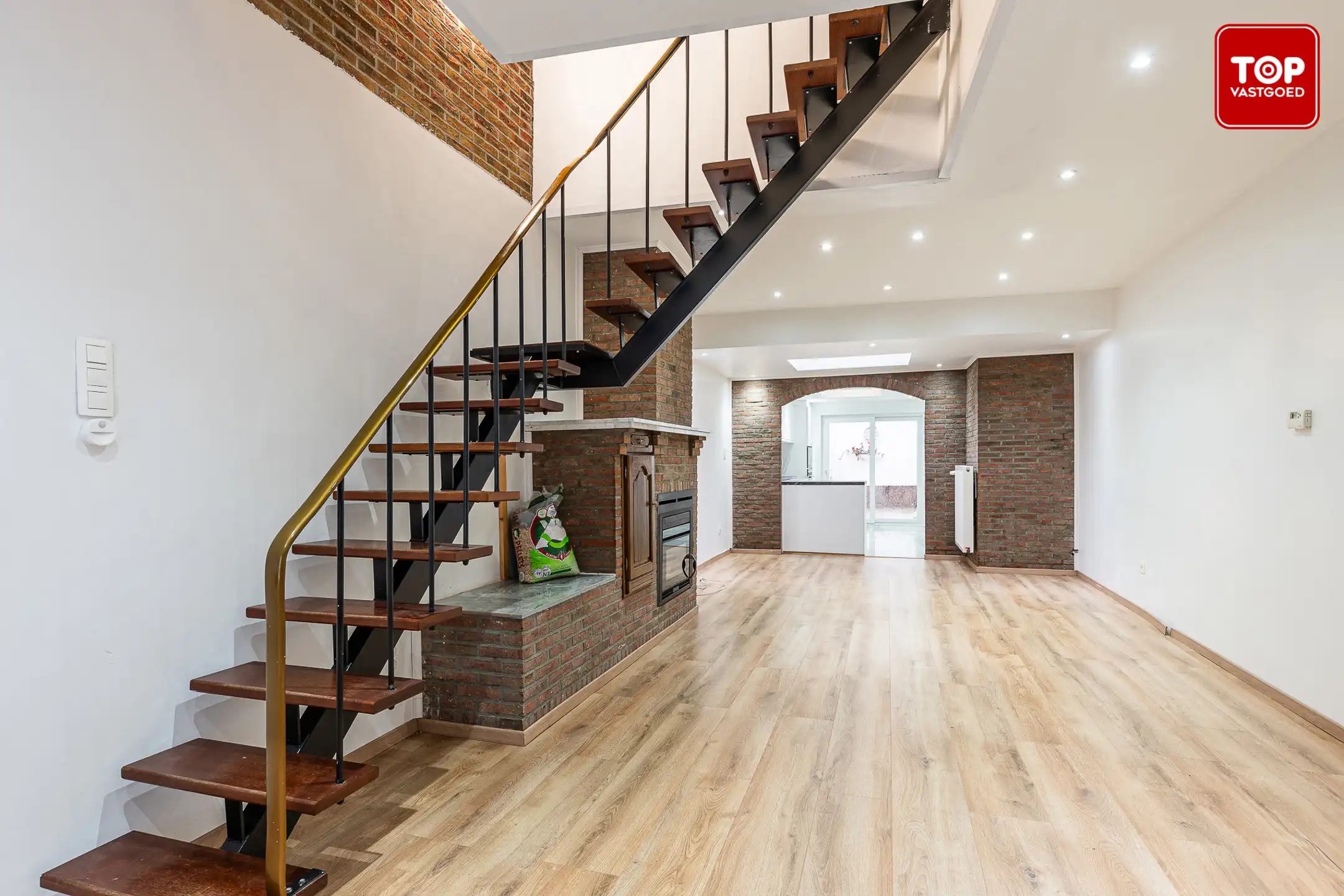 Instapklare woning met stadkskoer op gunstige locatie. foto 5