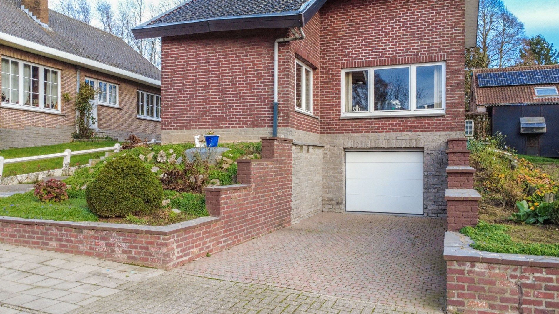 Een degelijke, vrijstaande woning te Lembeek! foto 4