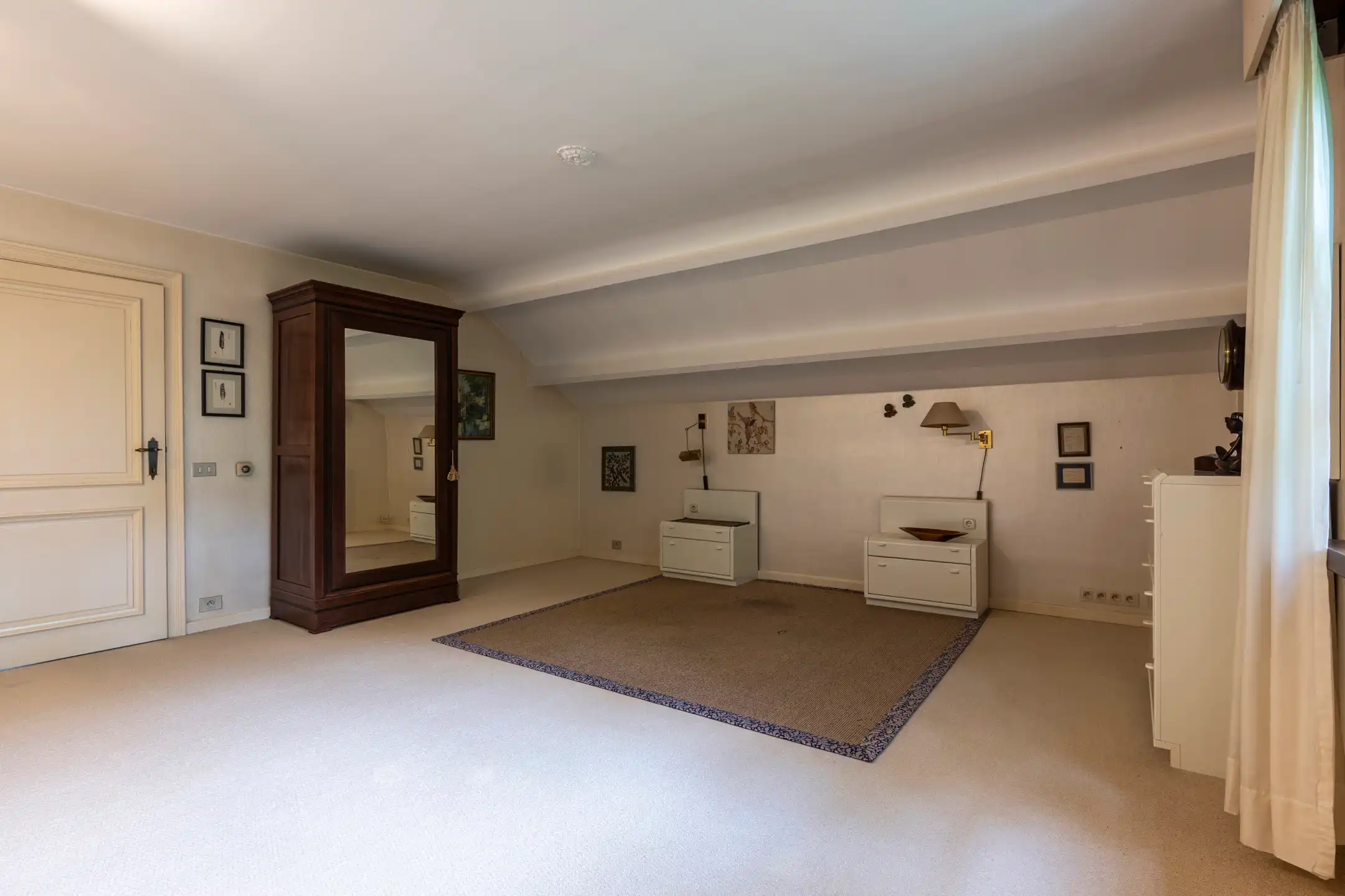 Ruime gezinswoning op prachtig perceel van ca. 1.972 m² foto 17