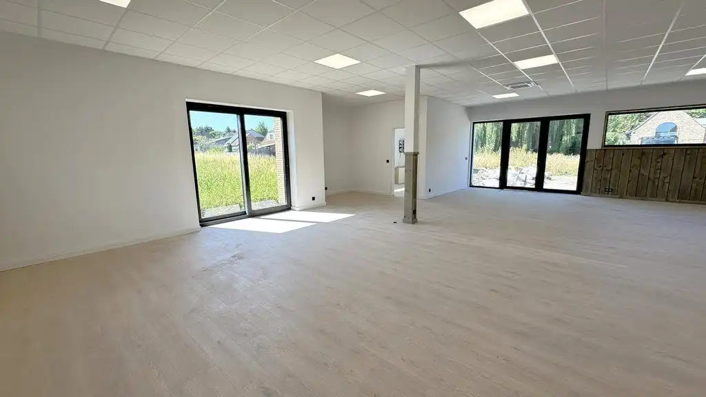 Gerenoveerde kantoren met magazijn te huur nabij N16 te Temse foto 7