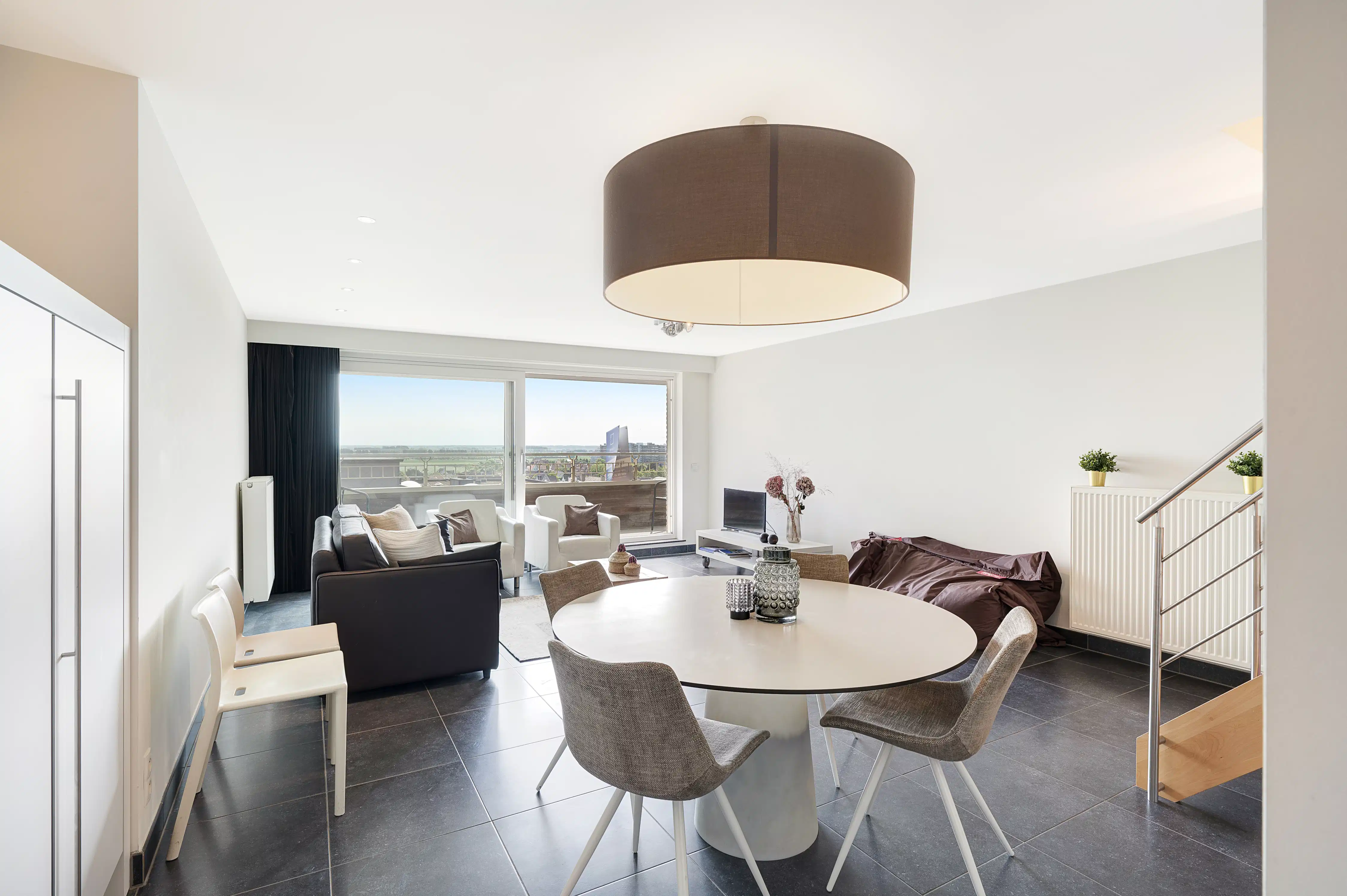 Ruim Duplex appartement op enkele passen van de Zeedijk te Duinbergen foto 4