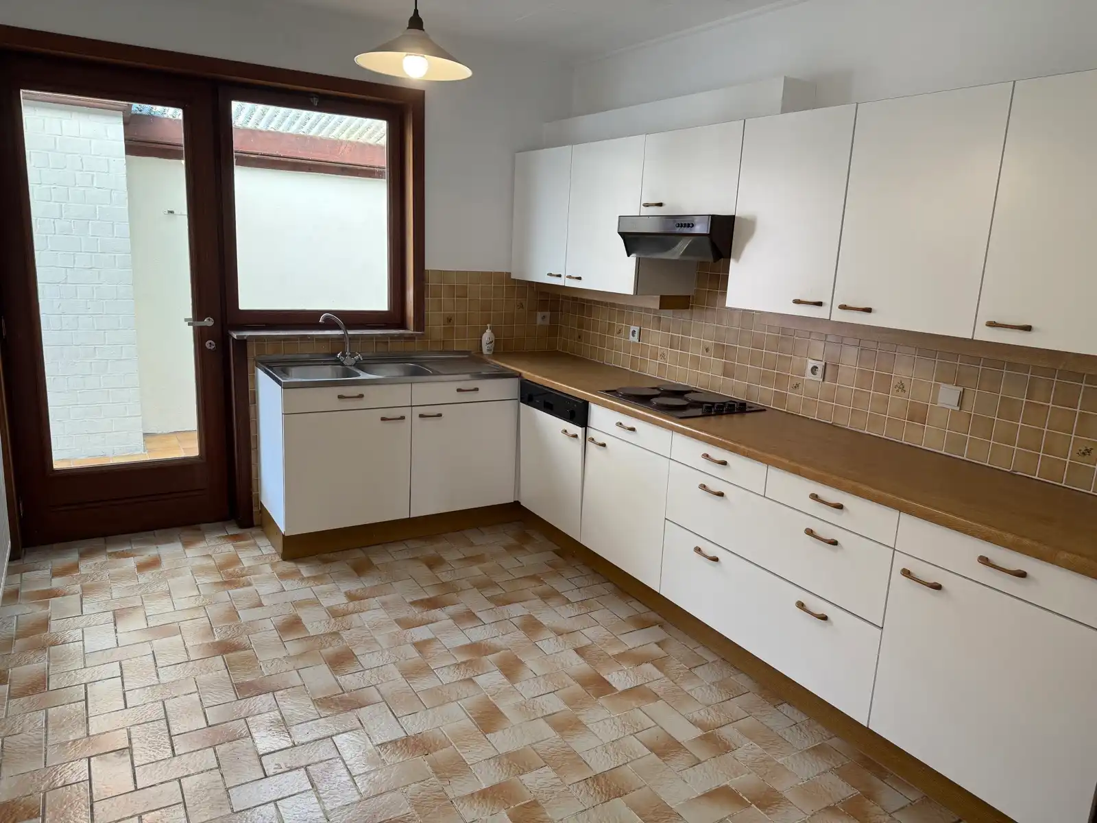 Projectgrond (vroegere feestzaal met woonst en parking) foto 10