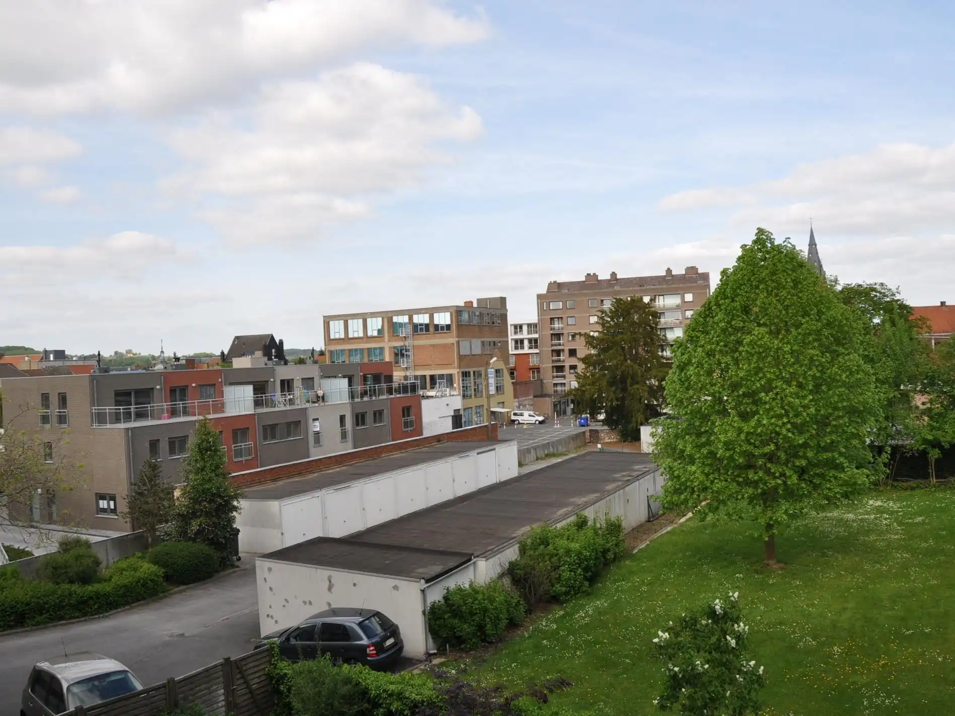 Ruim en verzorgd appartement met 2 slaapkamers in residentiële buurt - garagebox mogelijk. foto 12