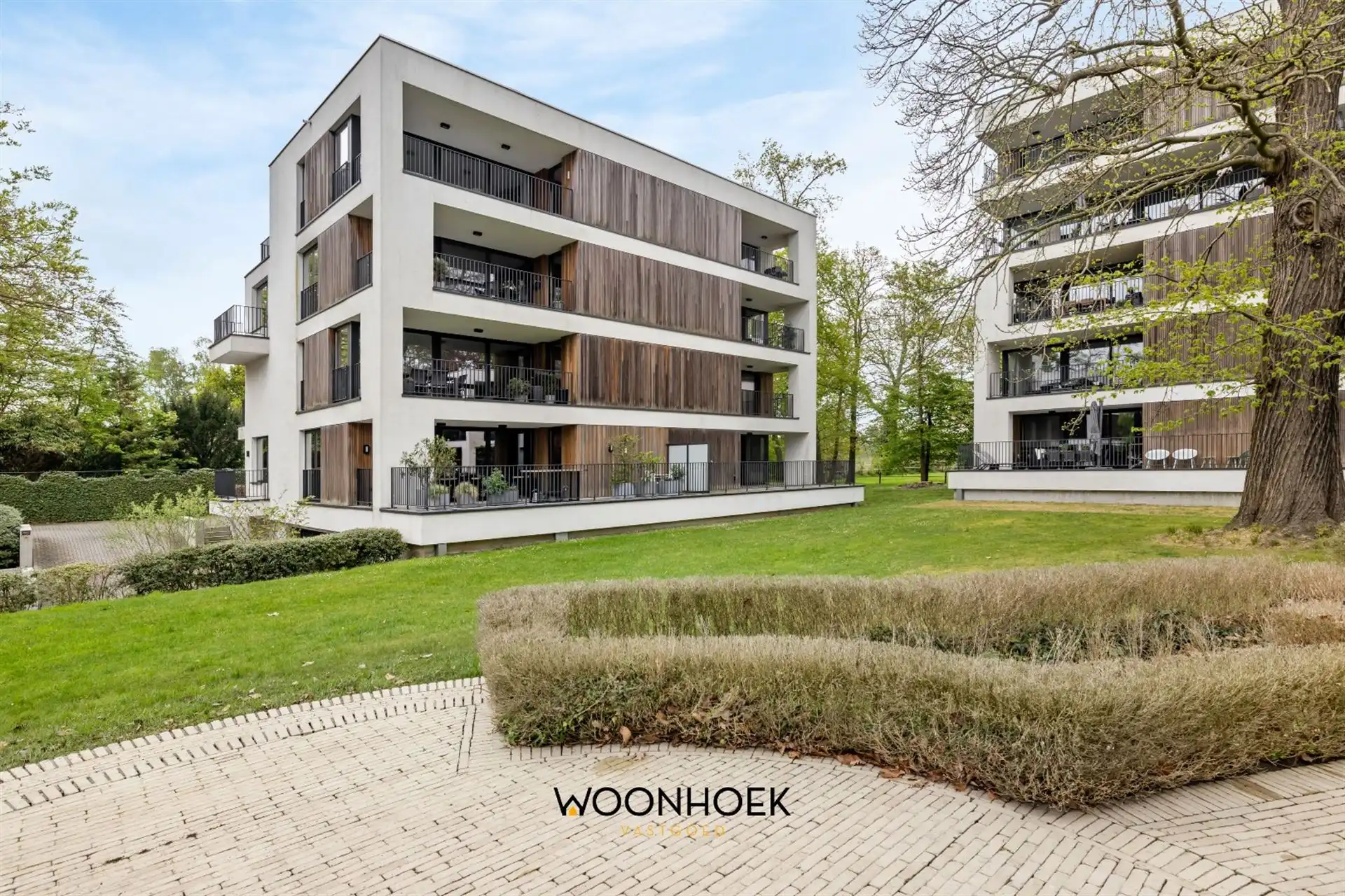 Exclusief 2-slpk appartement met 2 terrassen en patio! foto {{pictureIndex}}