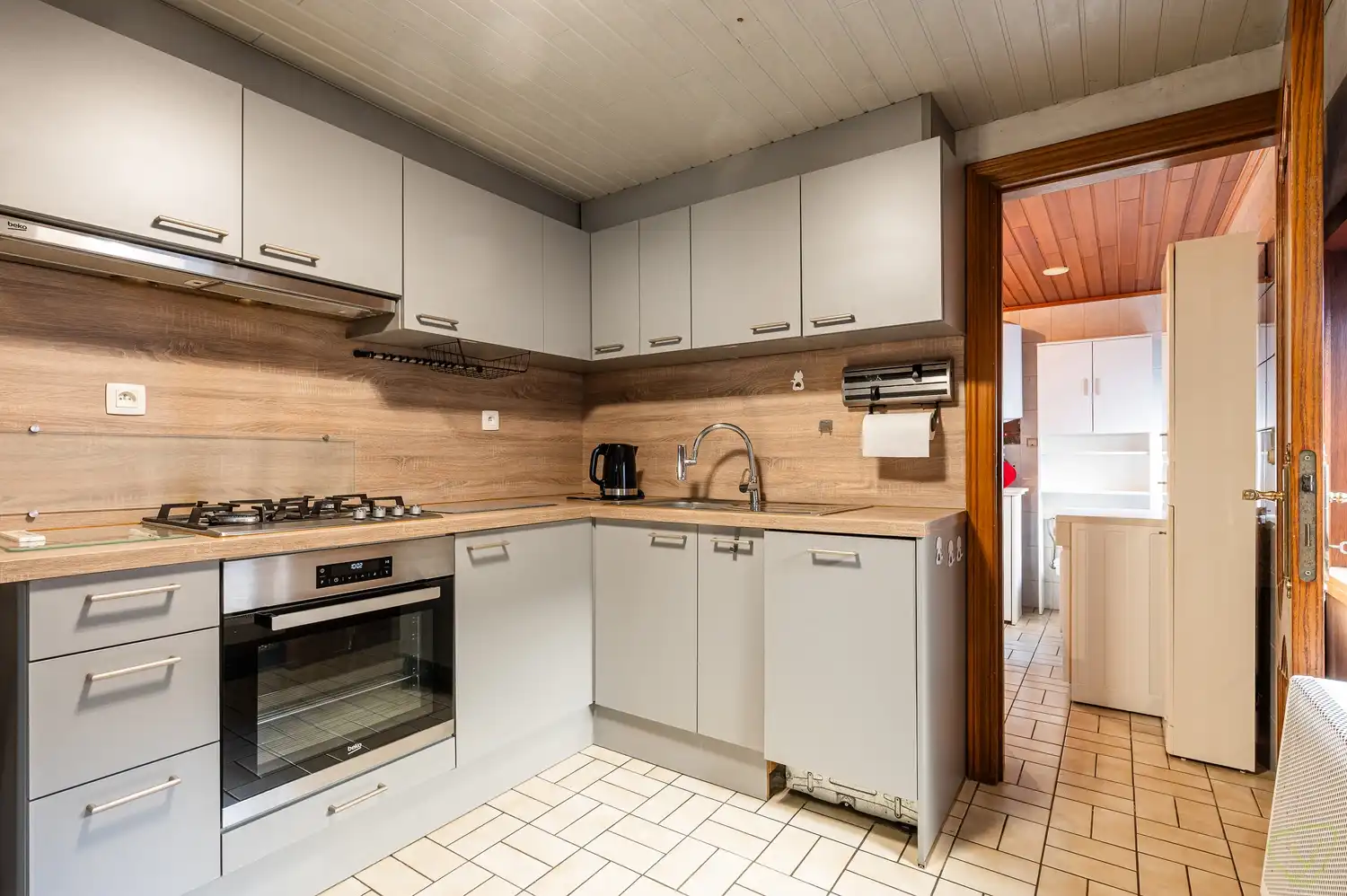 Charmante gesloten bebouwing met ruime tuin en renovatiepotentieel foto 6