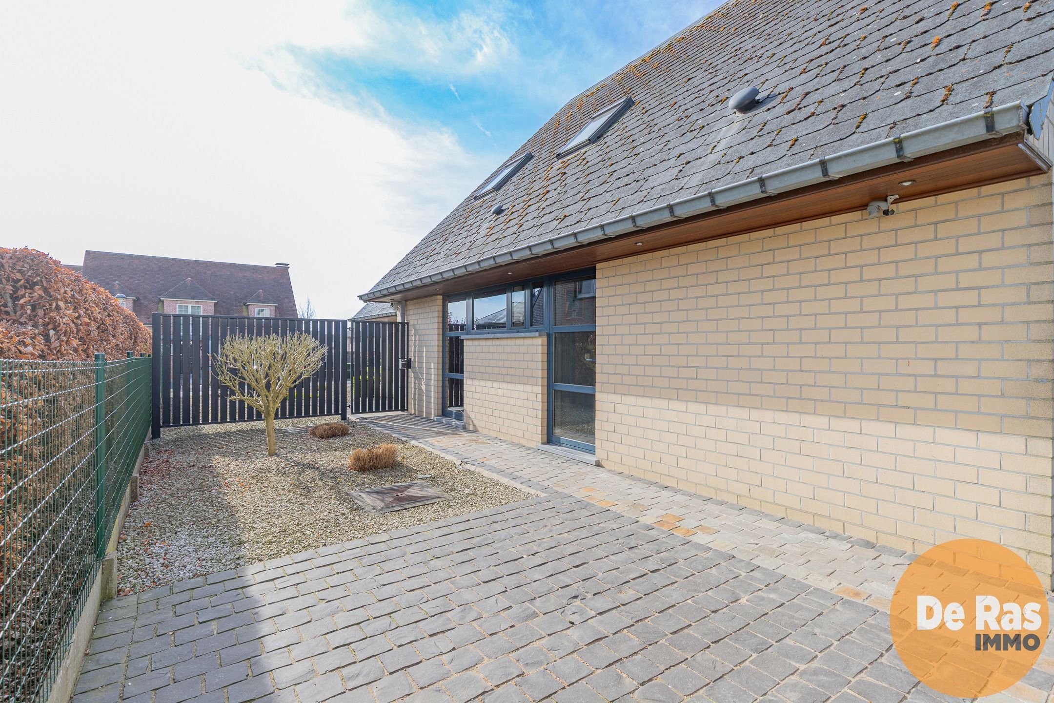 HILLEGEM - Villa in een rustige straat nabij invalswegen foto 22