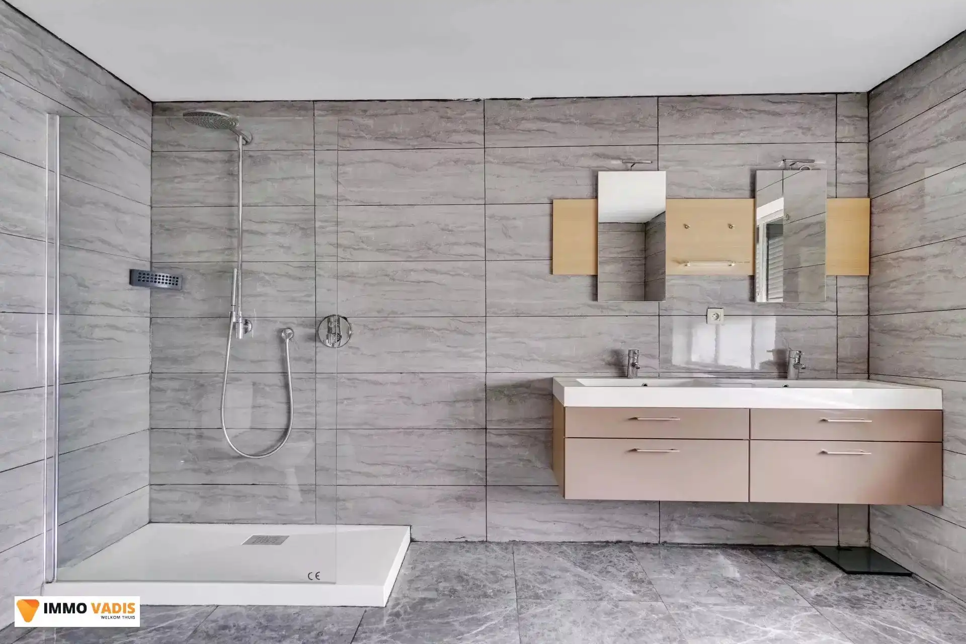 Gerenoveerde gezinswoning met 5 slaapkamers foto 10