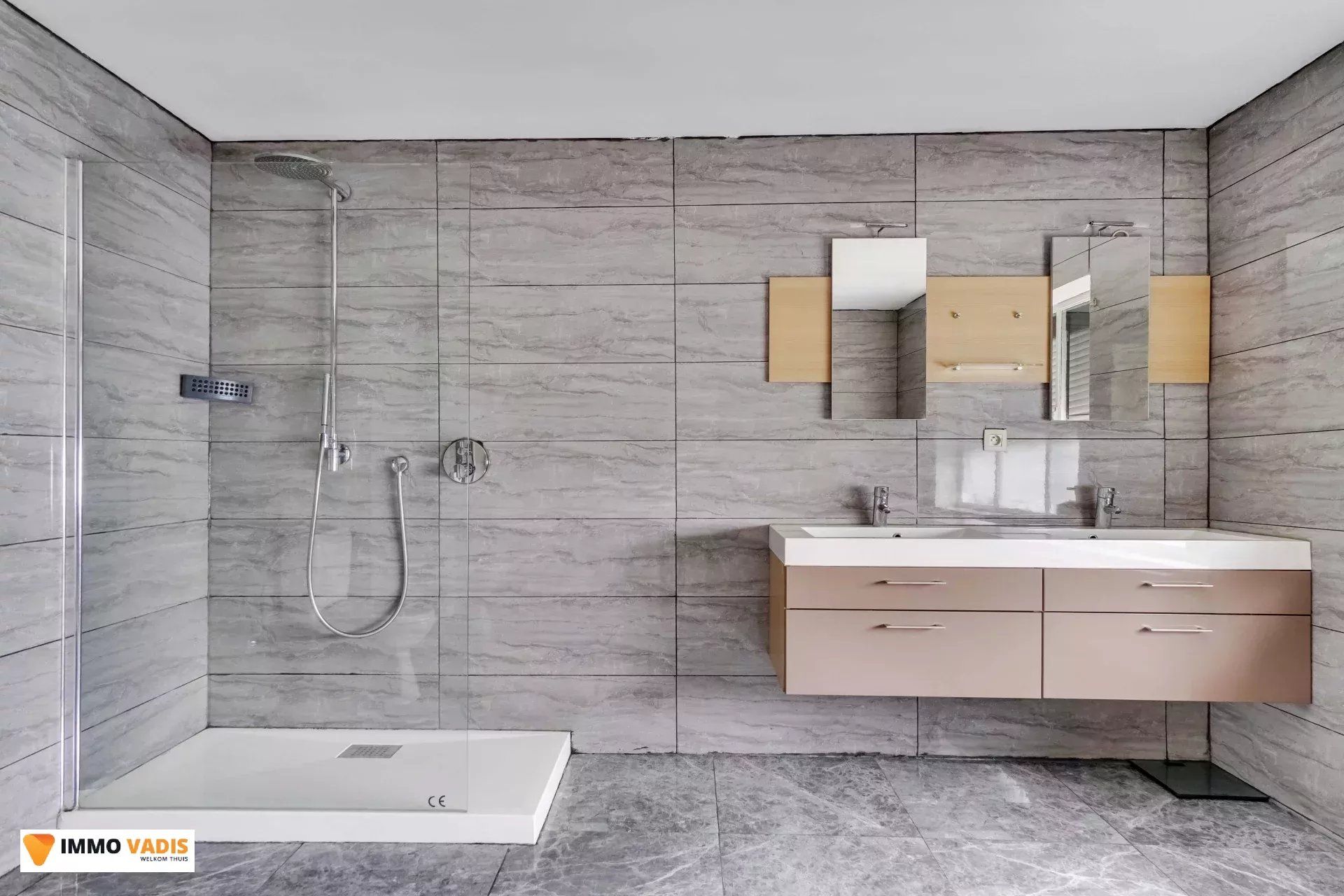 gerenoveerde gezinswoning met 5 slaapkamers foto 10