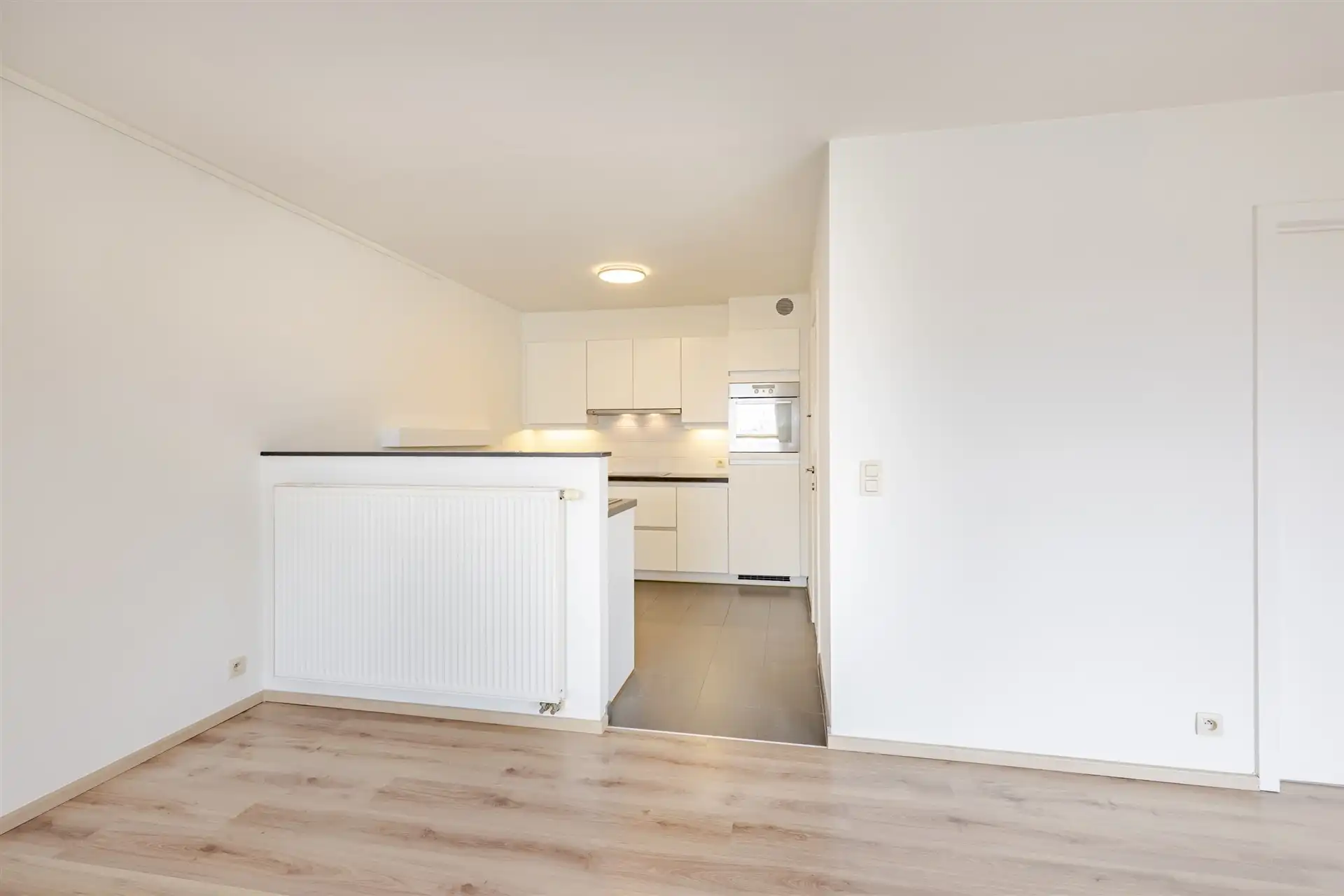 Instapklaar appartement met garagebox, centrum Laarne! foto 6