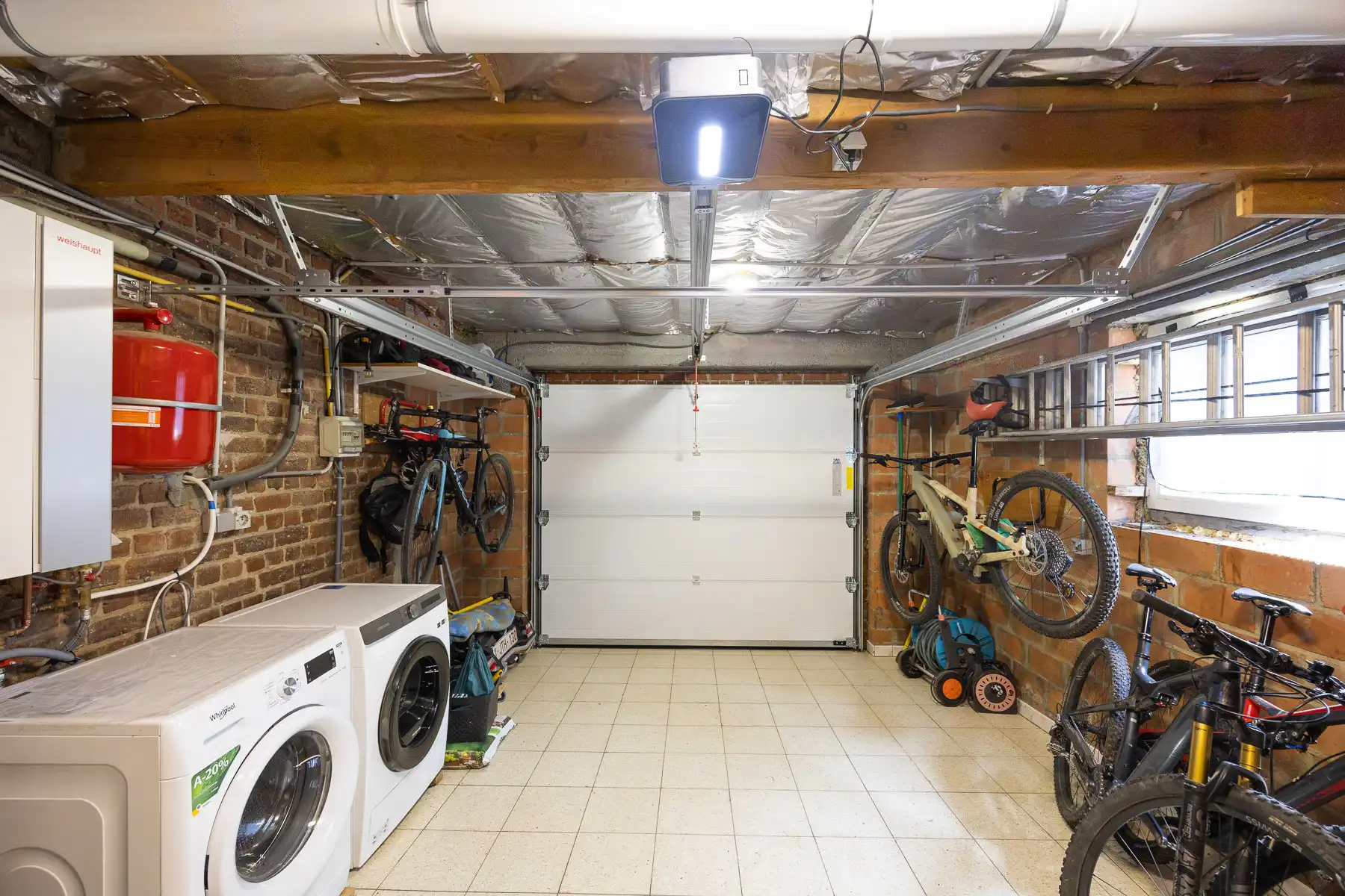 Charmante woning op uniek groen en rustig gelegen perceel foto 15