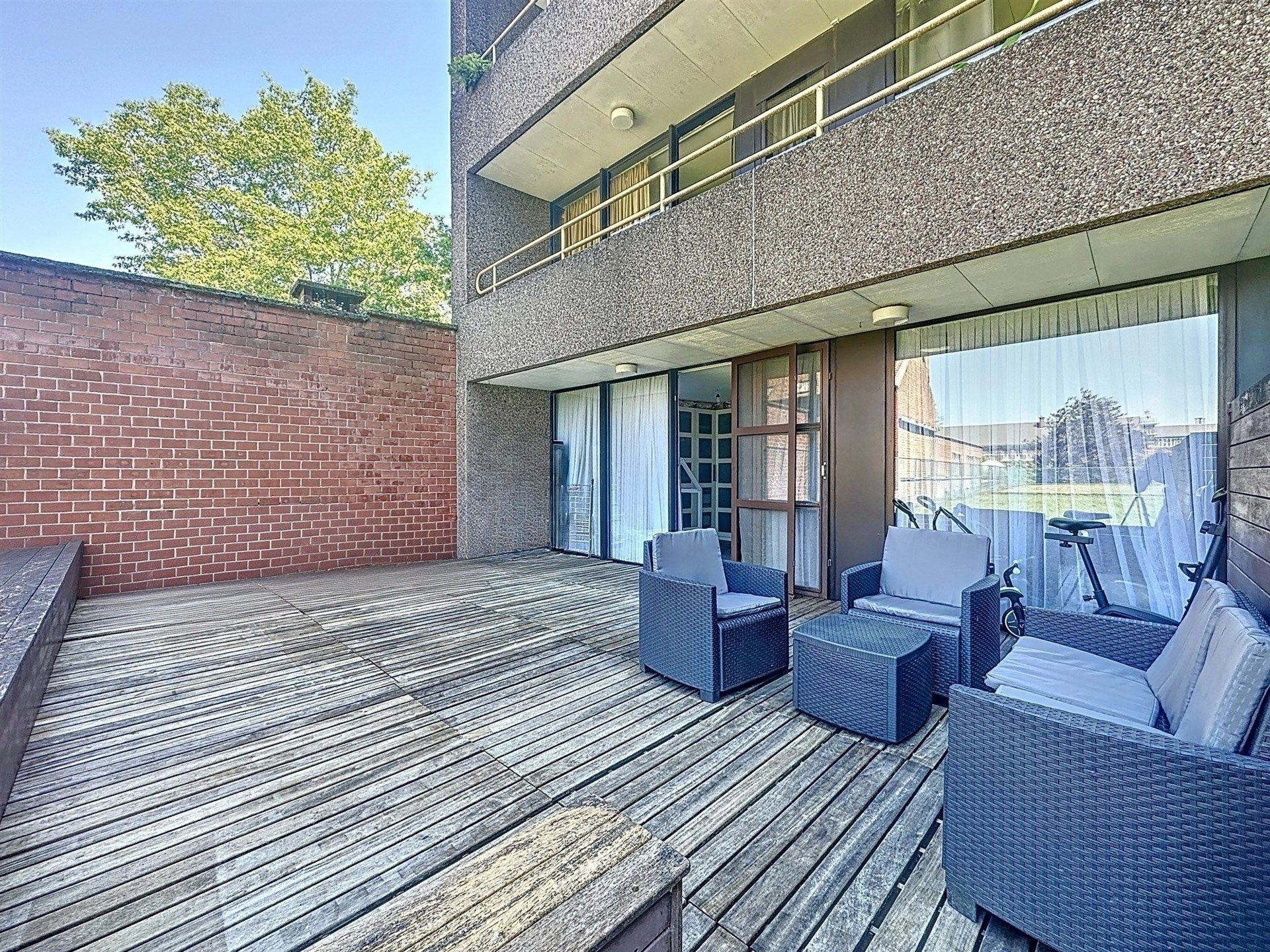 Hoofdfoto van de publicatie: Instapklaar 2-slaapkamer appartement met 40m² terras op toplocatie.