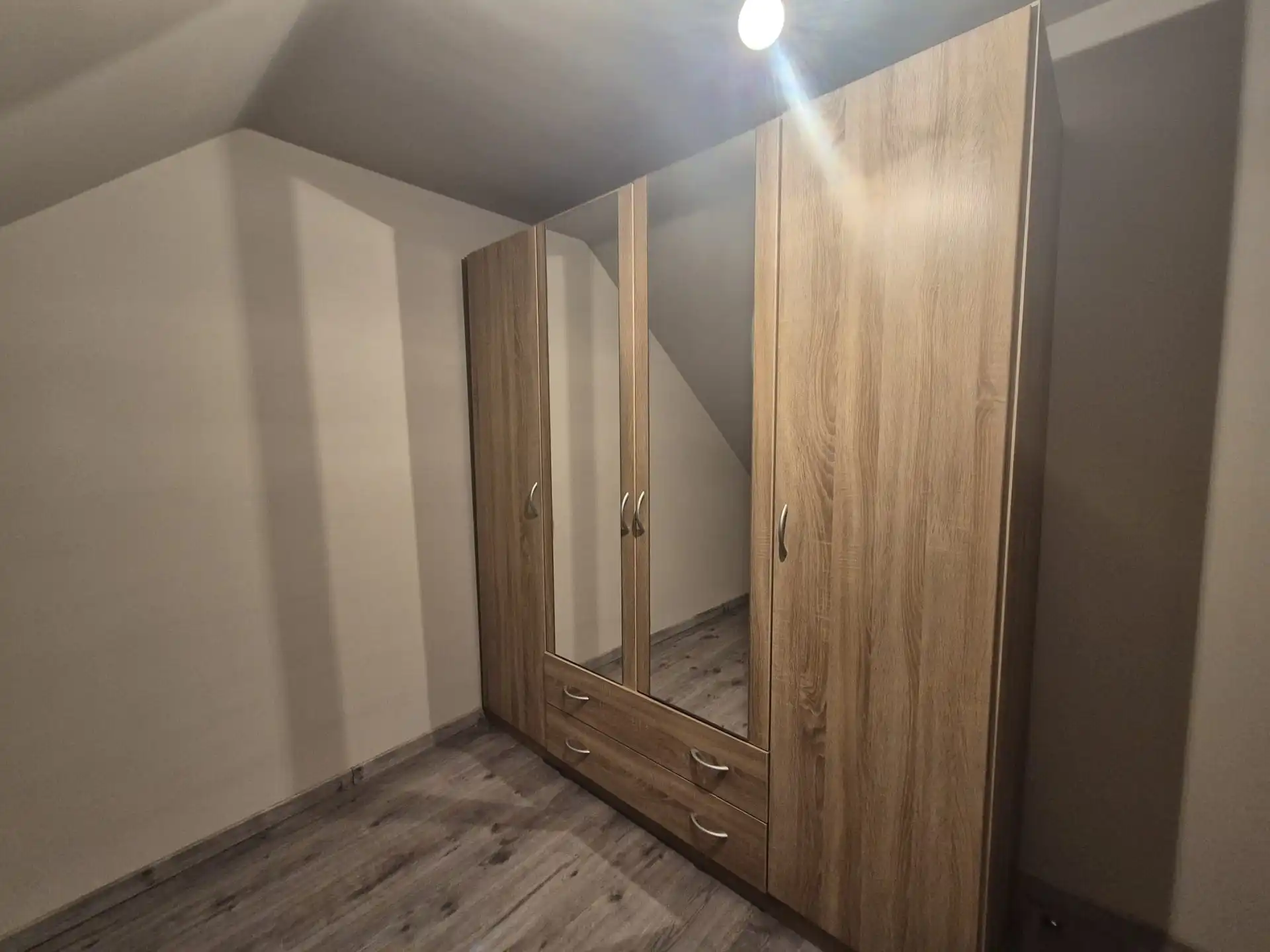 Instapklaar lichtrijk appartement met dakterras boven bakkerij “Hoste”. foto 17