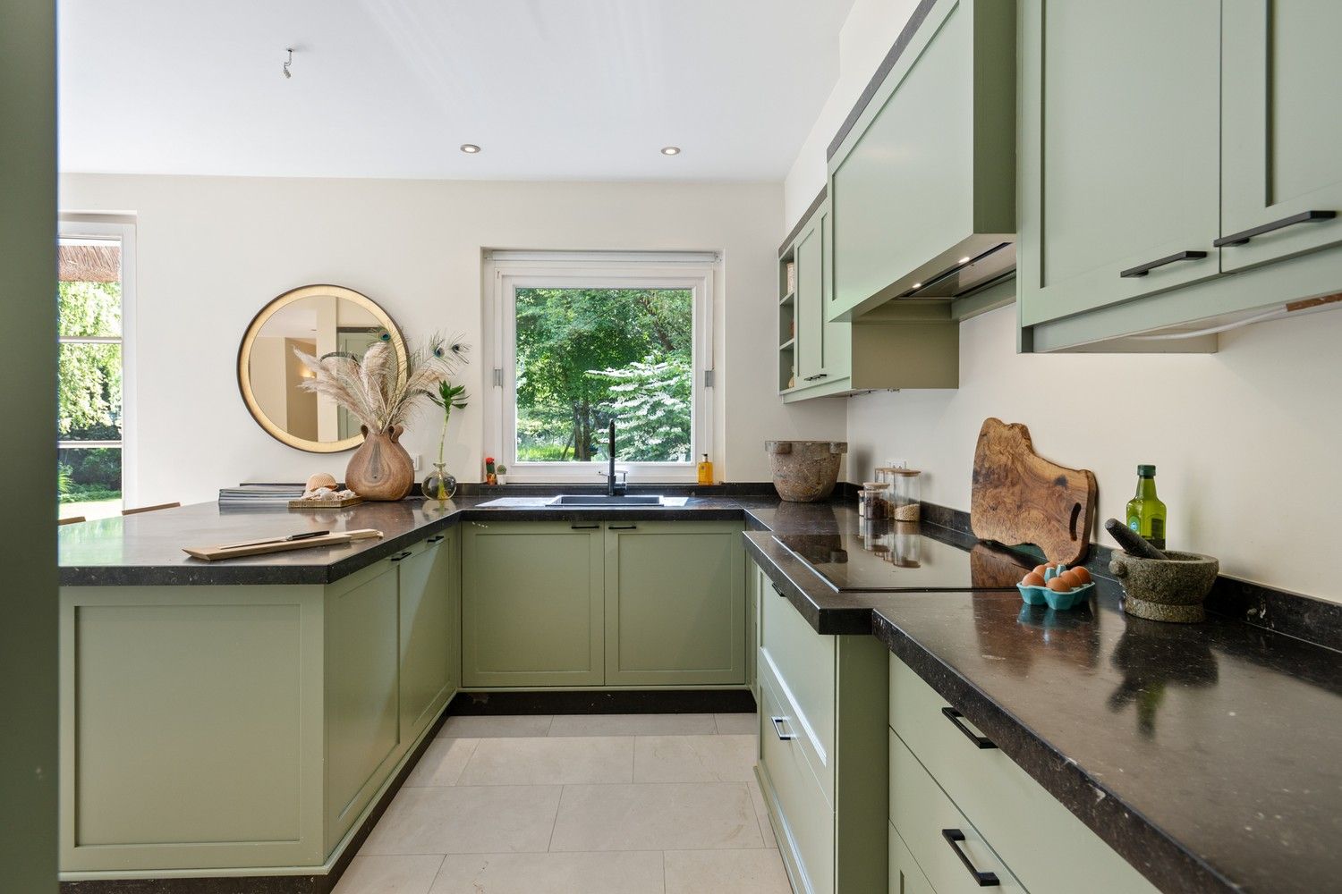 Architecturale rietgedekte villa op 5.717 m² grond foto 9