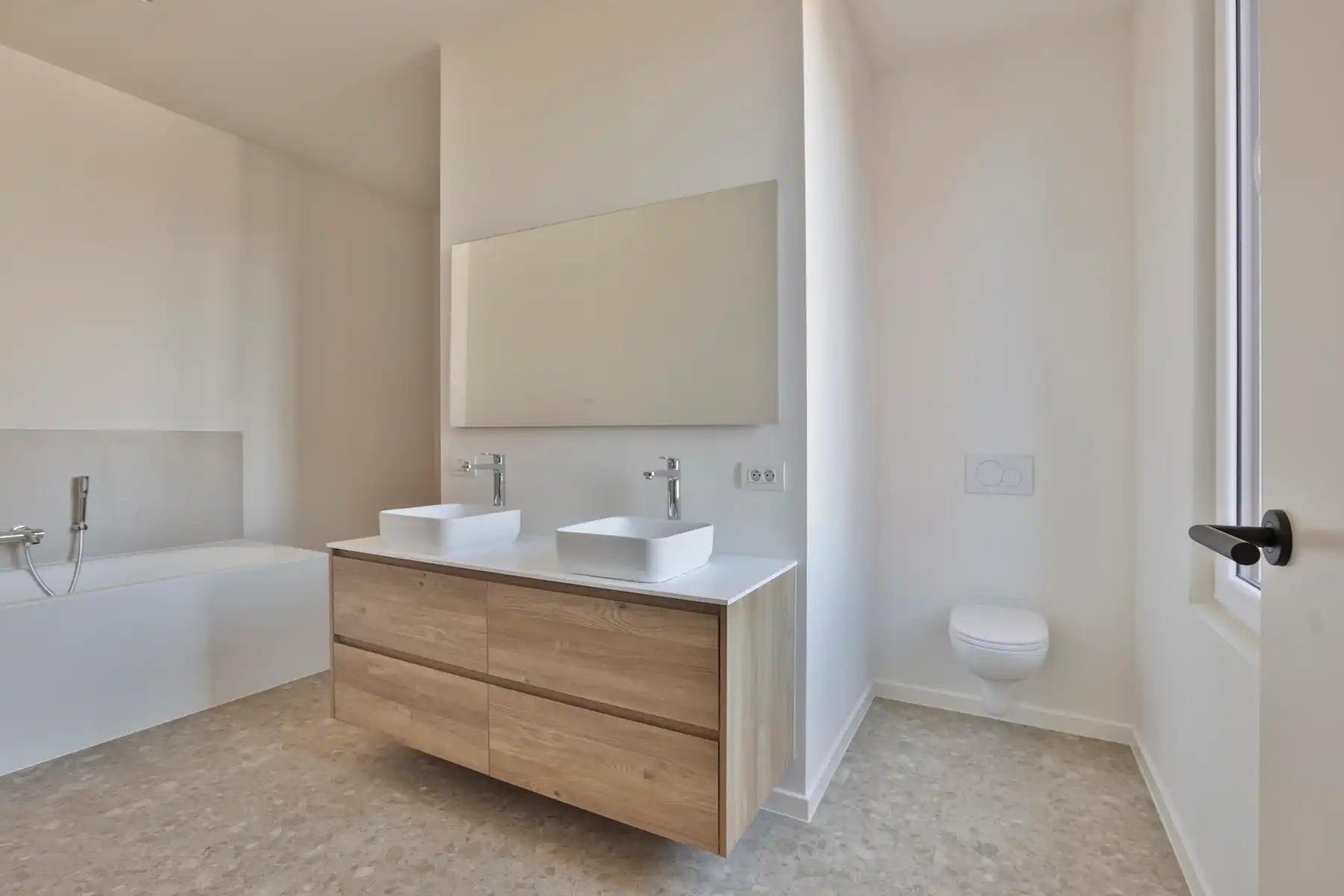 Kwalitatieve totaalrenovatie met zicht op de vesten foto 13