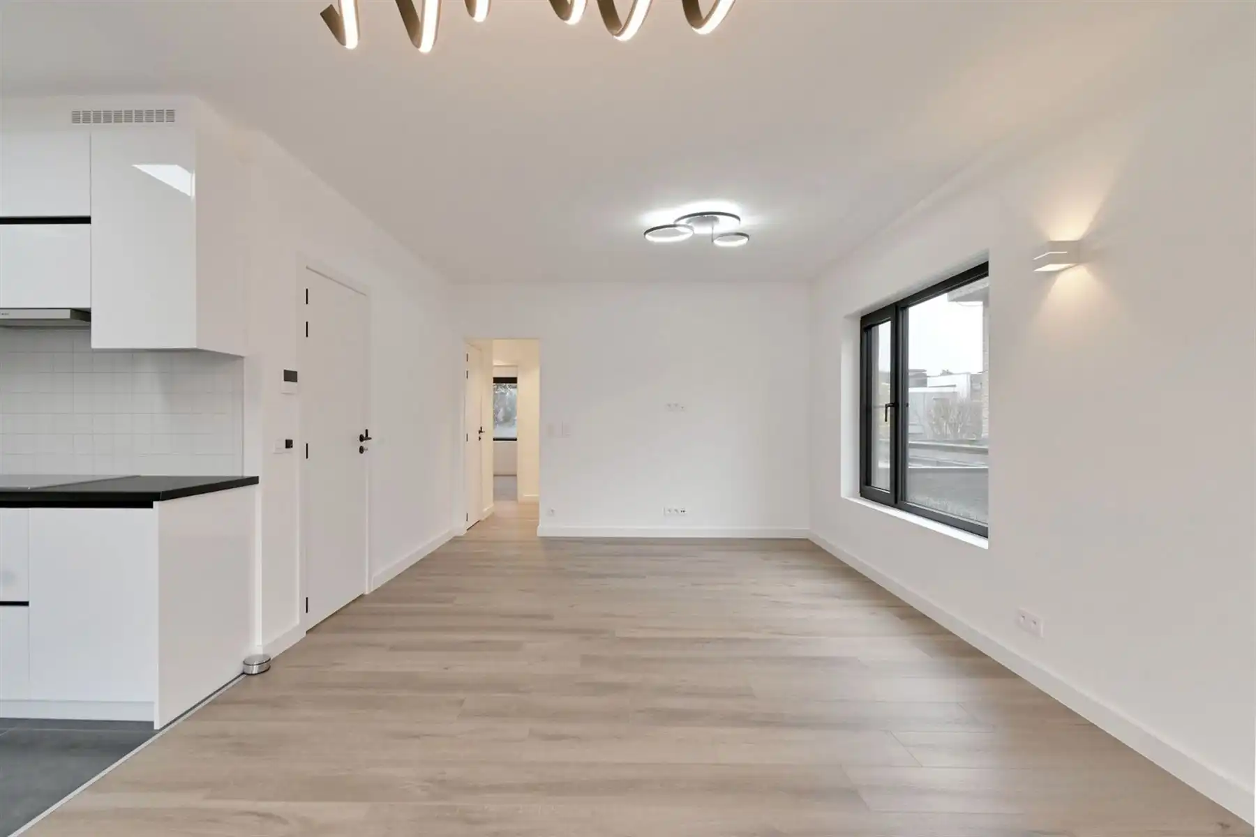 Luxueus gerenoveerd appartement te Berchem! foto 5