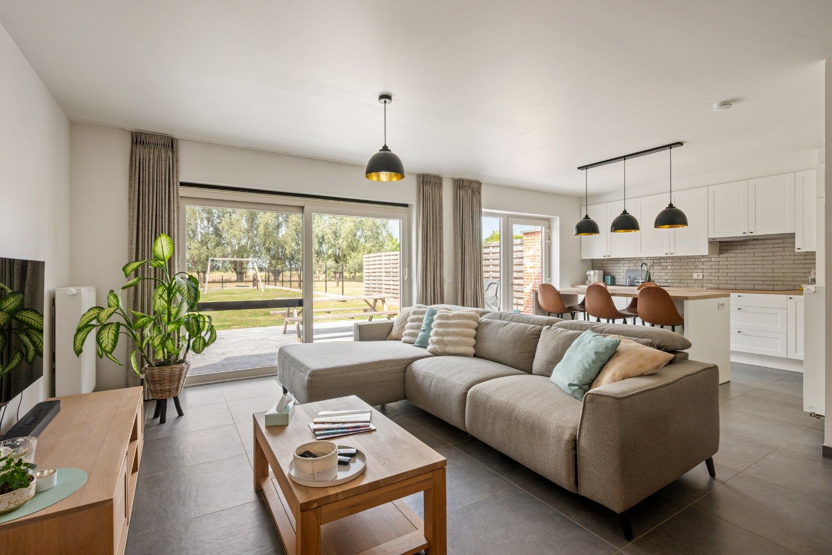 Recente halfopen woning met 4 slaapkamers en dubbele carport in Komen - Ten Brielen foto 4