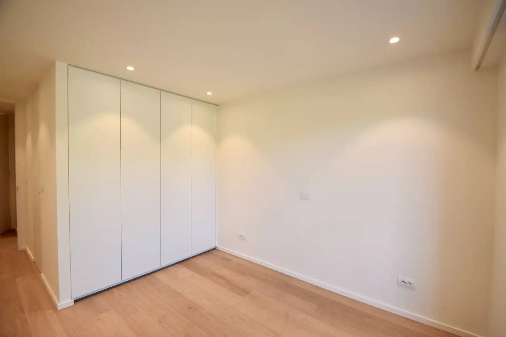 Zonovergoten tuin appartement met groot terras en prachtige tuin gelegen in het exclusieve domein Tennis Gardens. foto 19