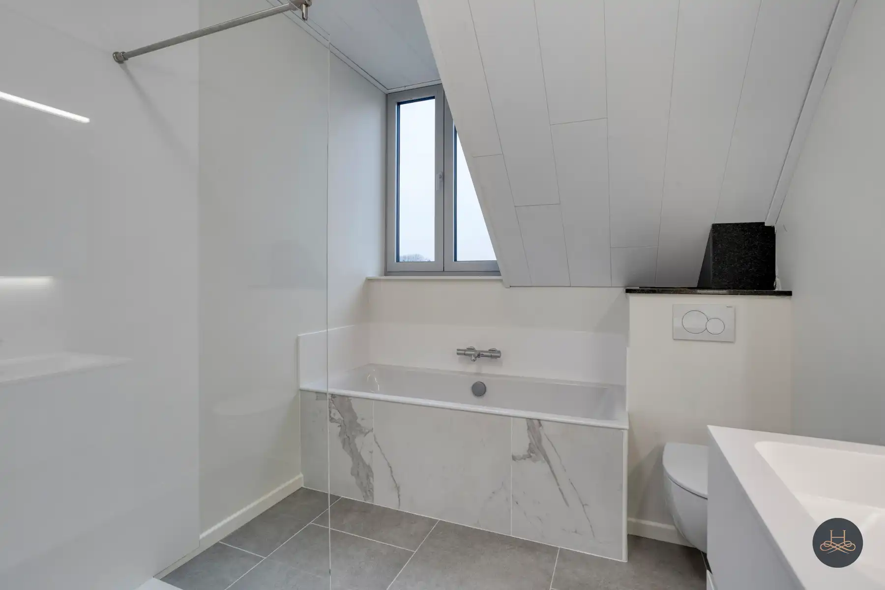 Uniek pand met ruime loods en instapklare woning foto 35