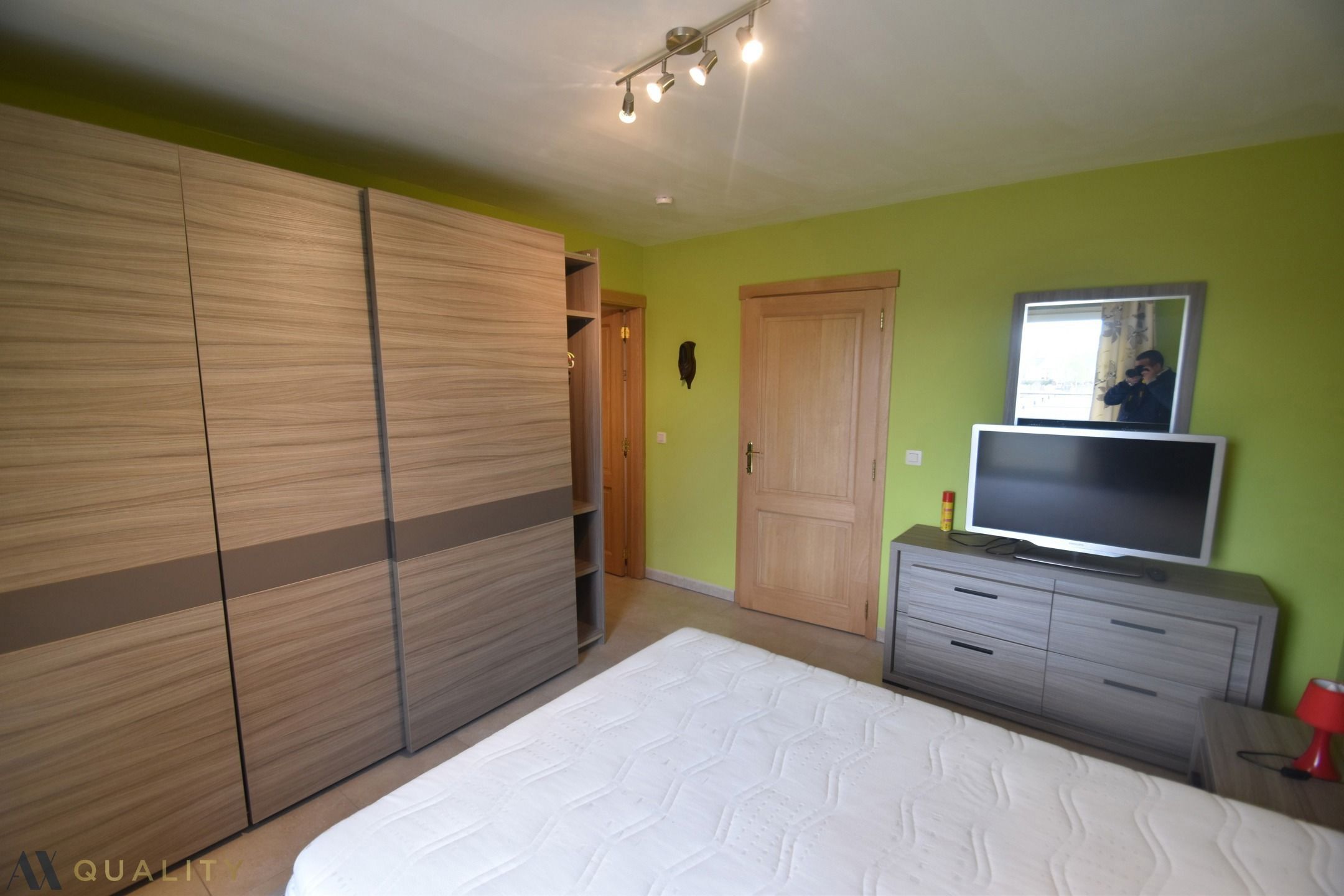 Modern, bemeubeld 1 slpk. appartement met ruim terras en mog. tot huren van een  garage aan 60 €/mnd foto 9