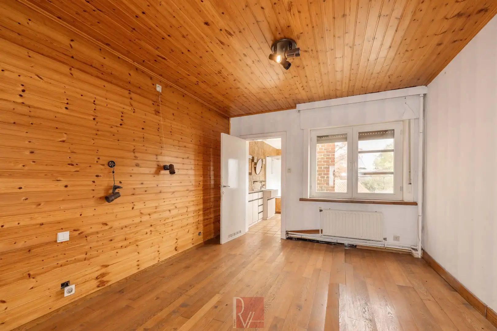 Woning met loods foto 8