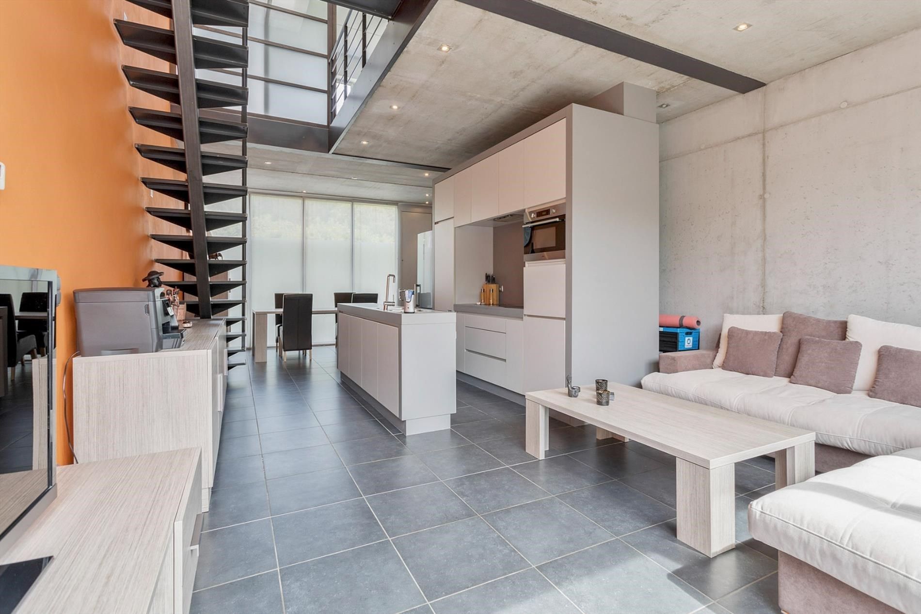 Dilbeek centrum: duplex appartement met 2 slaapkamers en tuintje foto 3