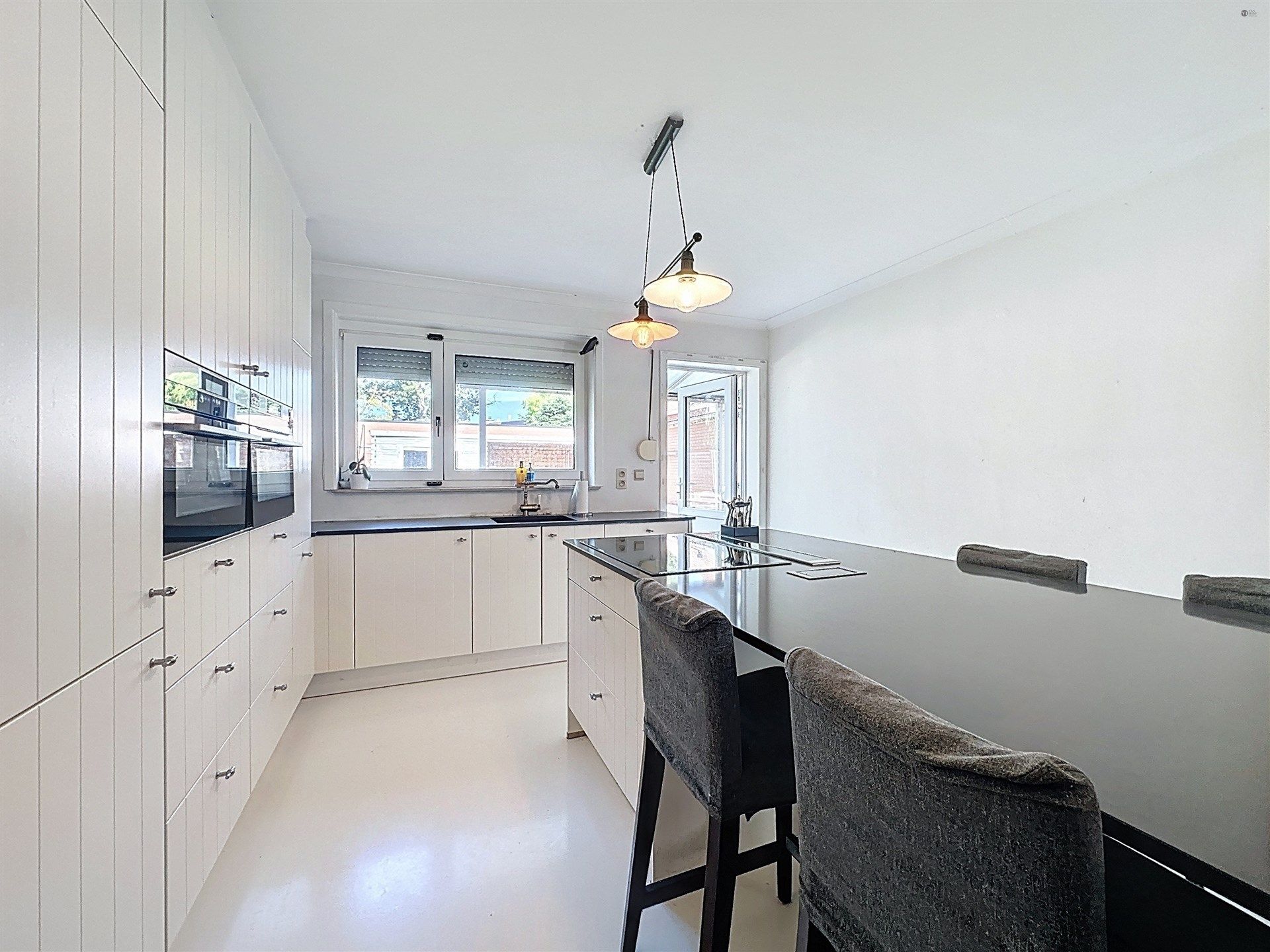 Prachtige open bebouwing met 4 slaapkamers en garage foto 4