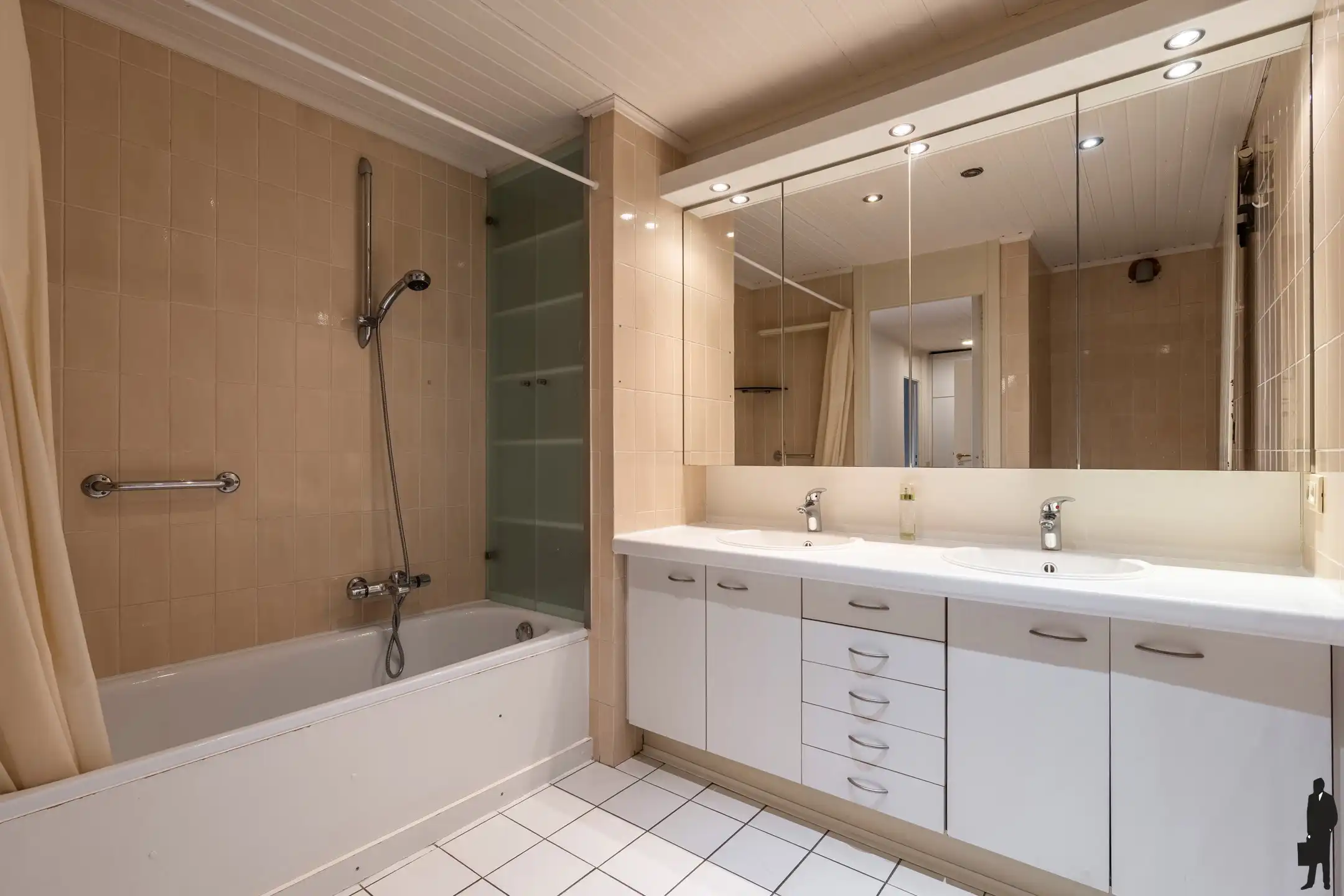 3 slpk-appartement met dubbele staanplaats in centrum Hove foto 12