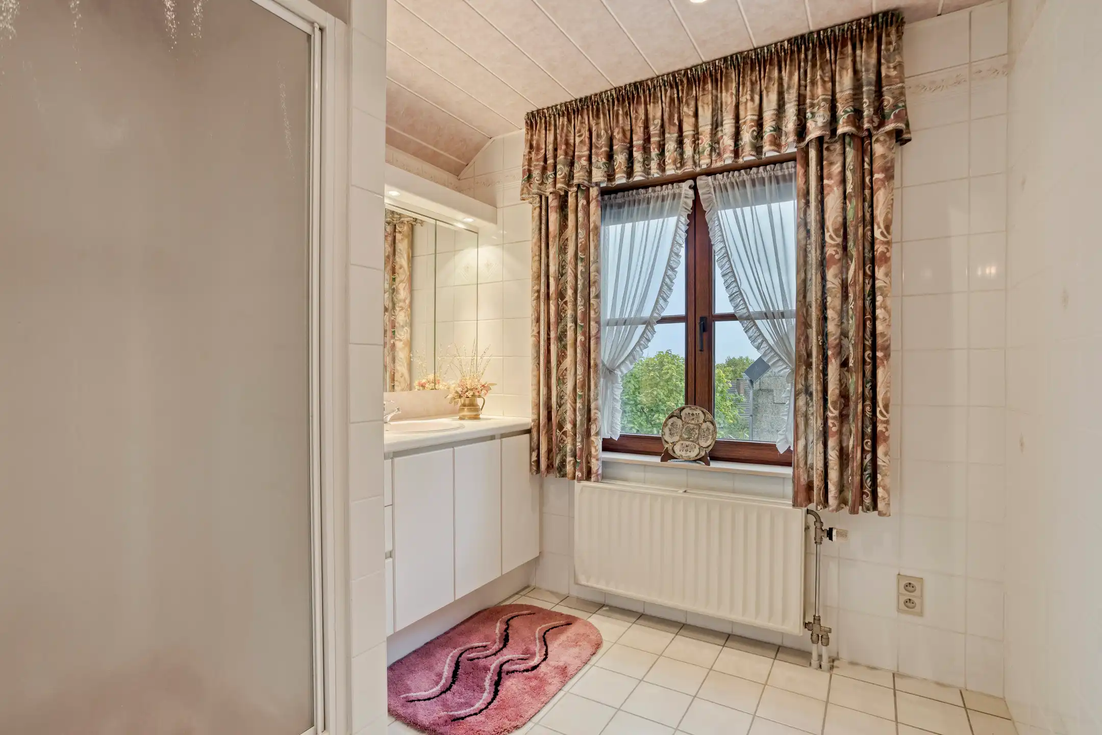 Ruime open bebouwing met 6 slaapkamers foto 19