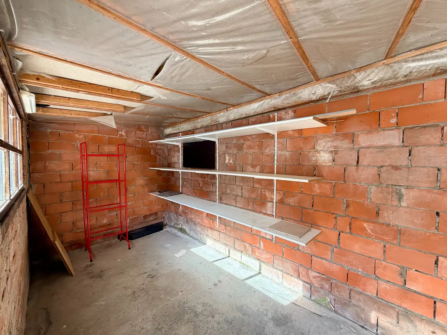 Recent opgefriste woning met 2 slaapkamers en tuin te Roeselare! foto 10