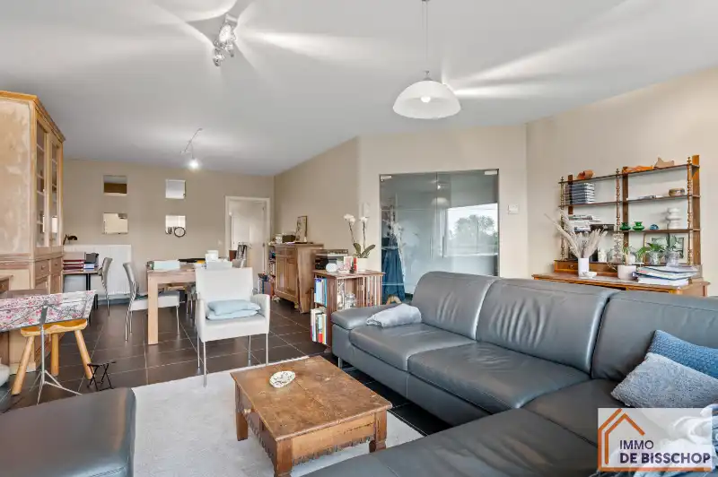 Groot, instapklaar appartement met 3 slaapkamers, mooi terras en garage foto 3