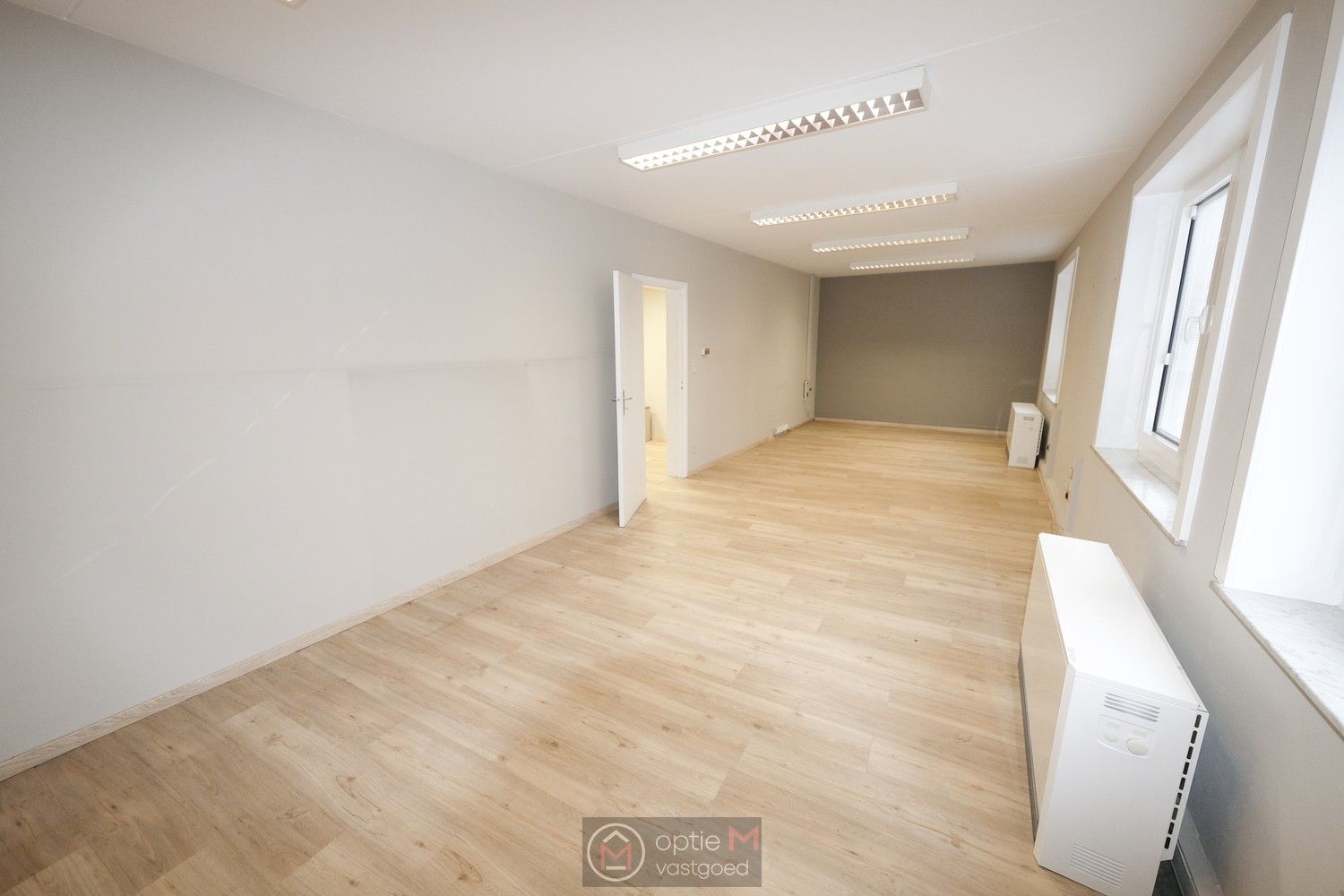 RUIM KANTOORGEBOUW OP TOPLIGGING IN BILZEN foto 24