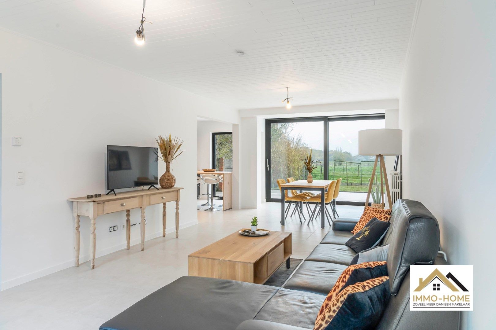 Zeer ruime woning met prachtig open zicht op agrarisch gebied foto 19