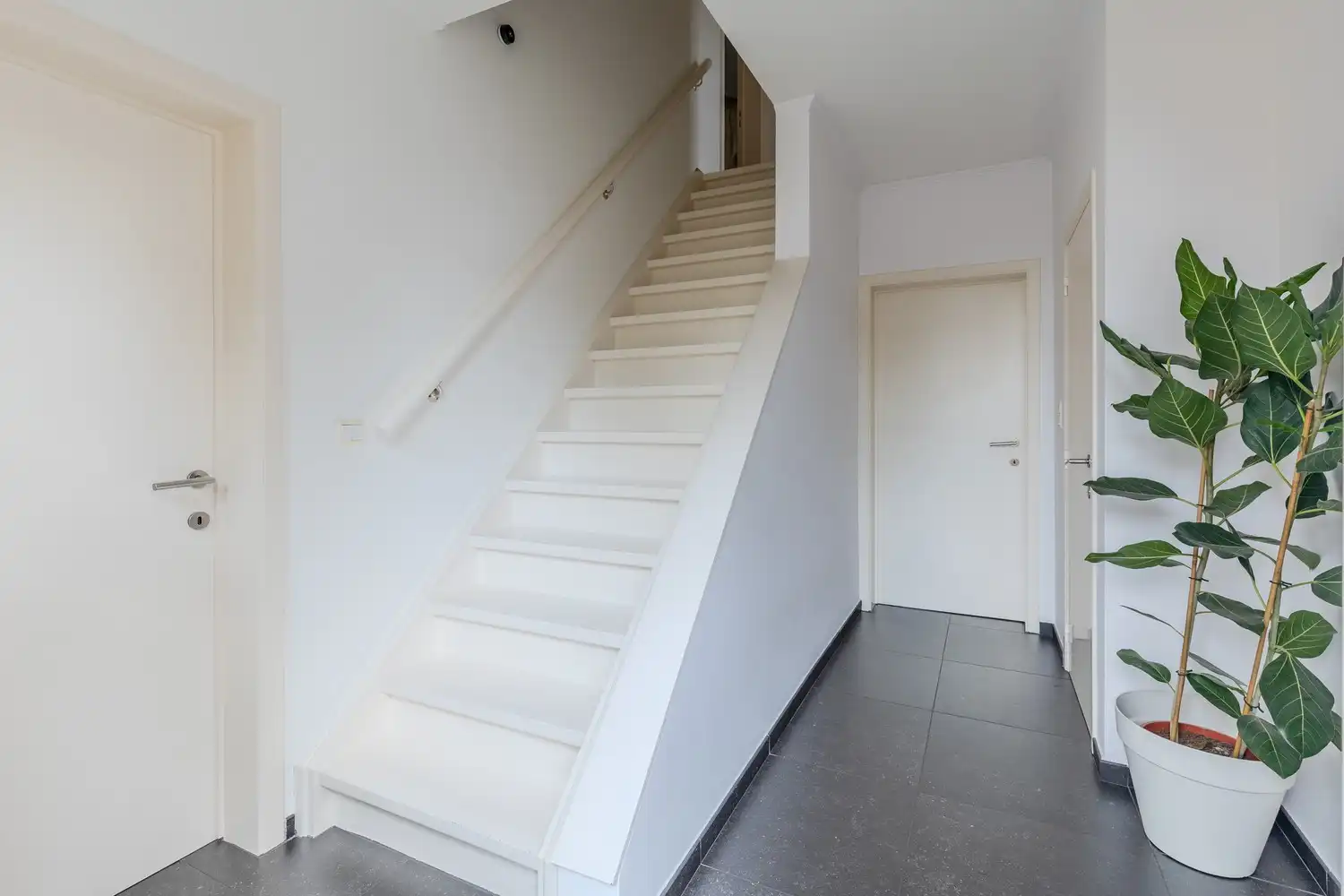 Verzorgde, instapklare woning met 3 slaapkamers én 2 badkamers in het gezellige Mopertingen, Bilzen-Hoeselt. foto 6