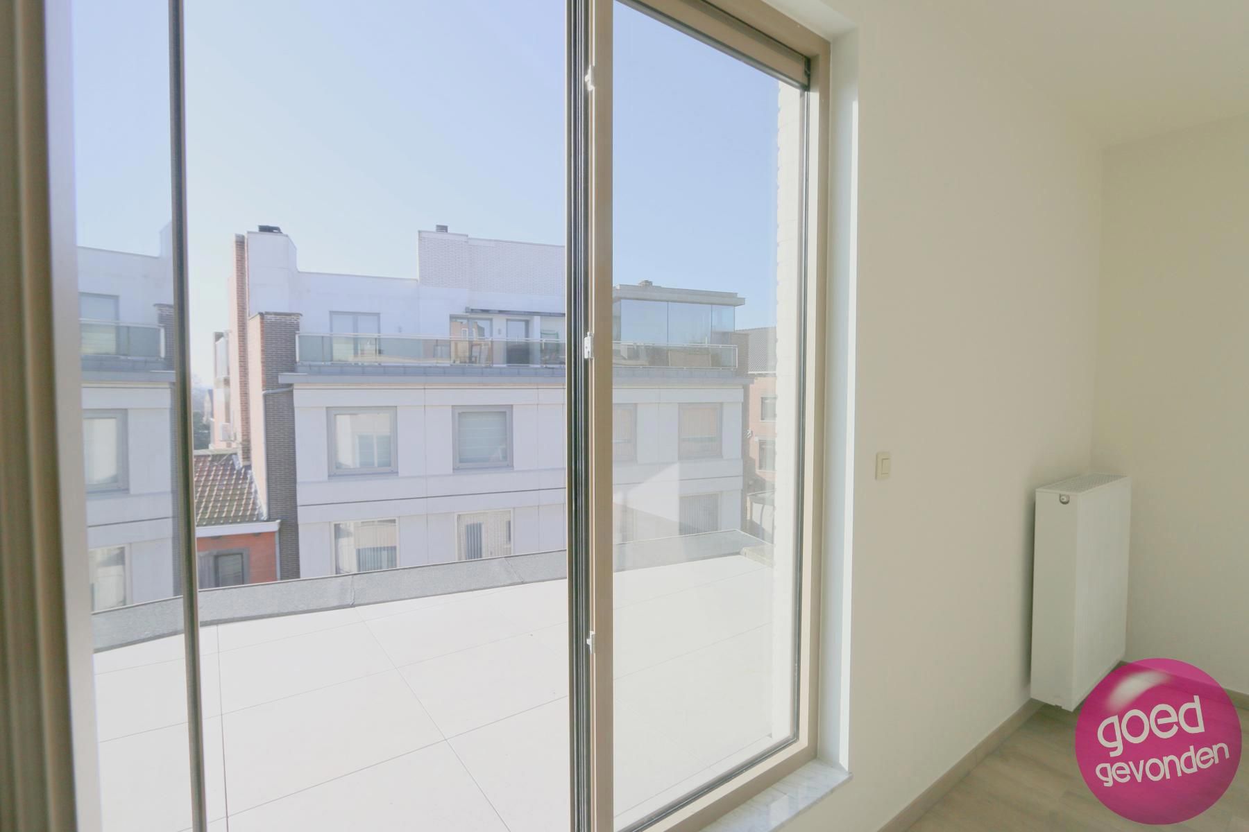App 1 slk - terras - volledig vernieuwd - centraal foto 13
