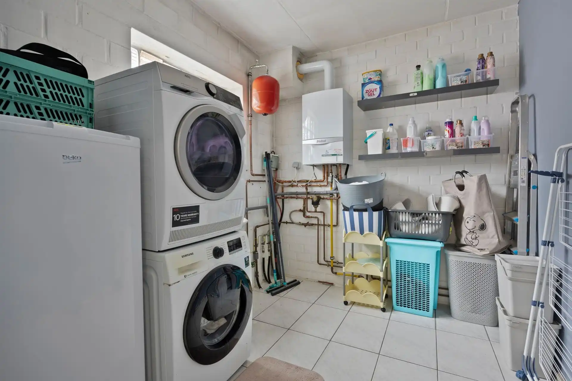 Bel-étage met drie slaapkamers en garage.  foto 4