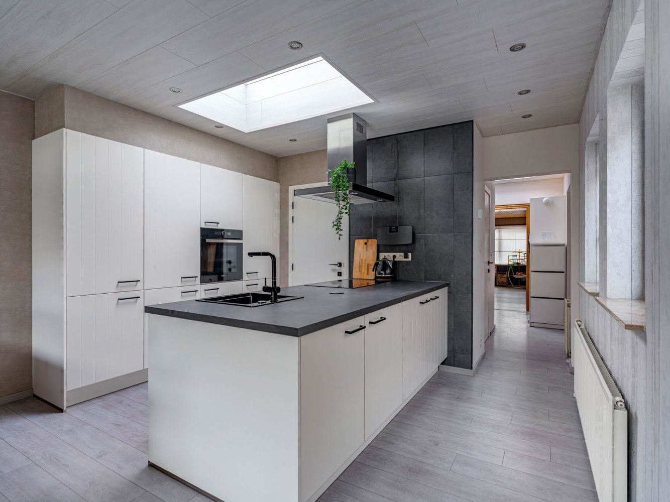 Instapklare woning met 2 slpk., garage en tuin foto 2