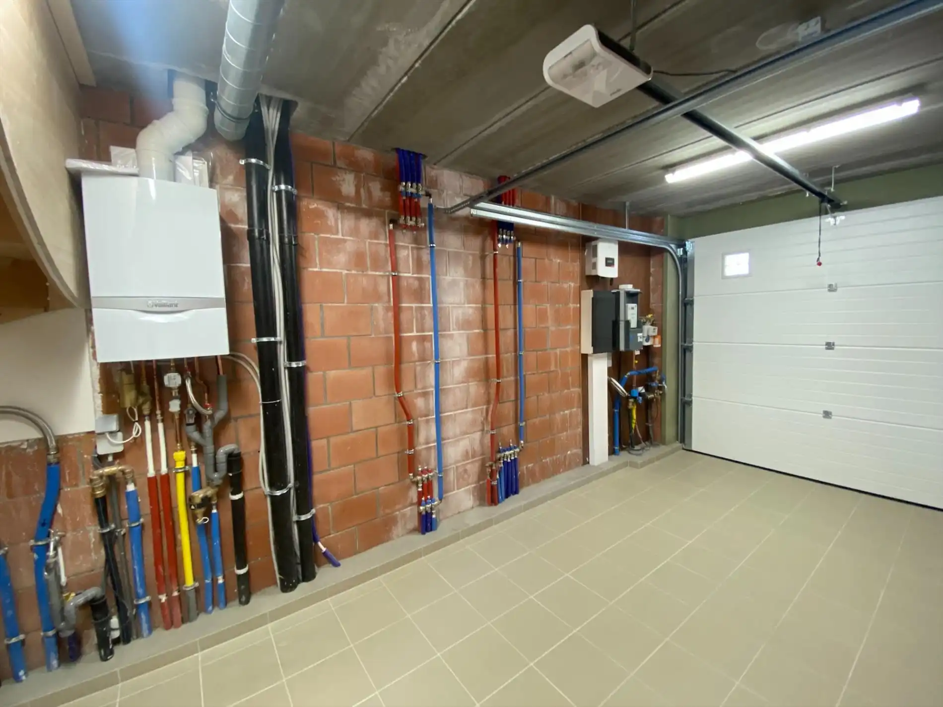 Uitstekend gelegen nieuwbouwwoning met garage foto 6