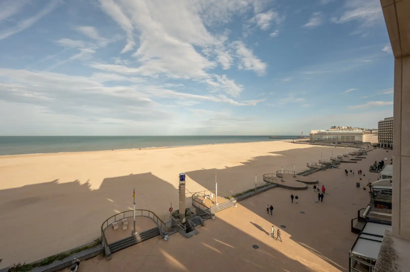 Centraal gelegen appartement met FRONTAAL ZEEZICHT foto 8