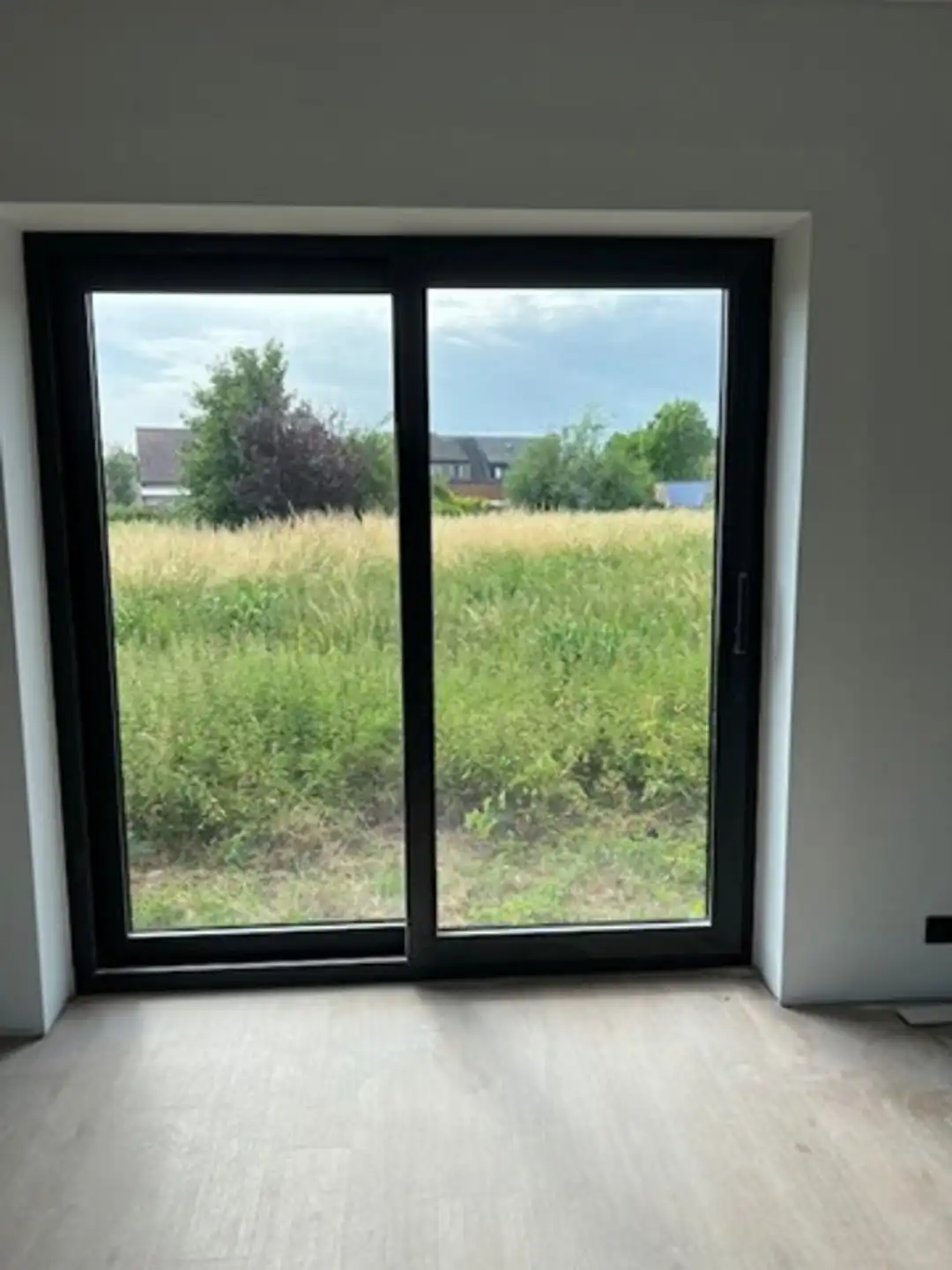 Volledig vernieuwd bedrijfsgebouw met kantoren en magazijnen foto 19