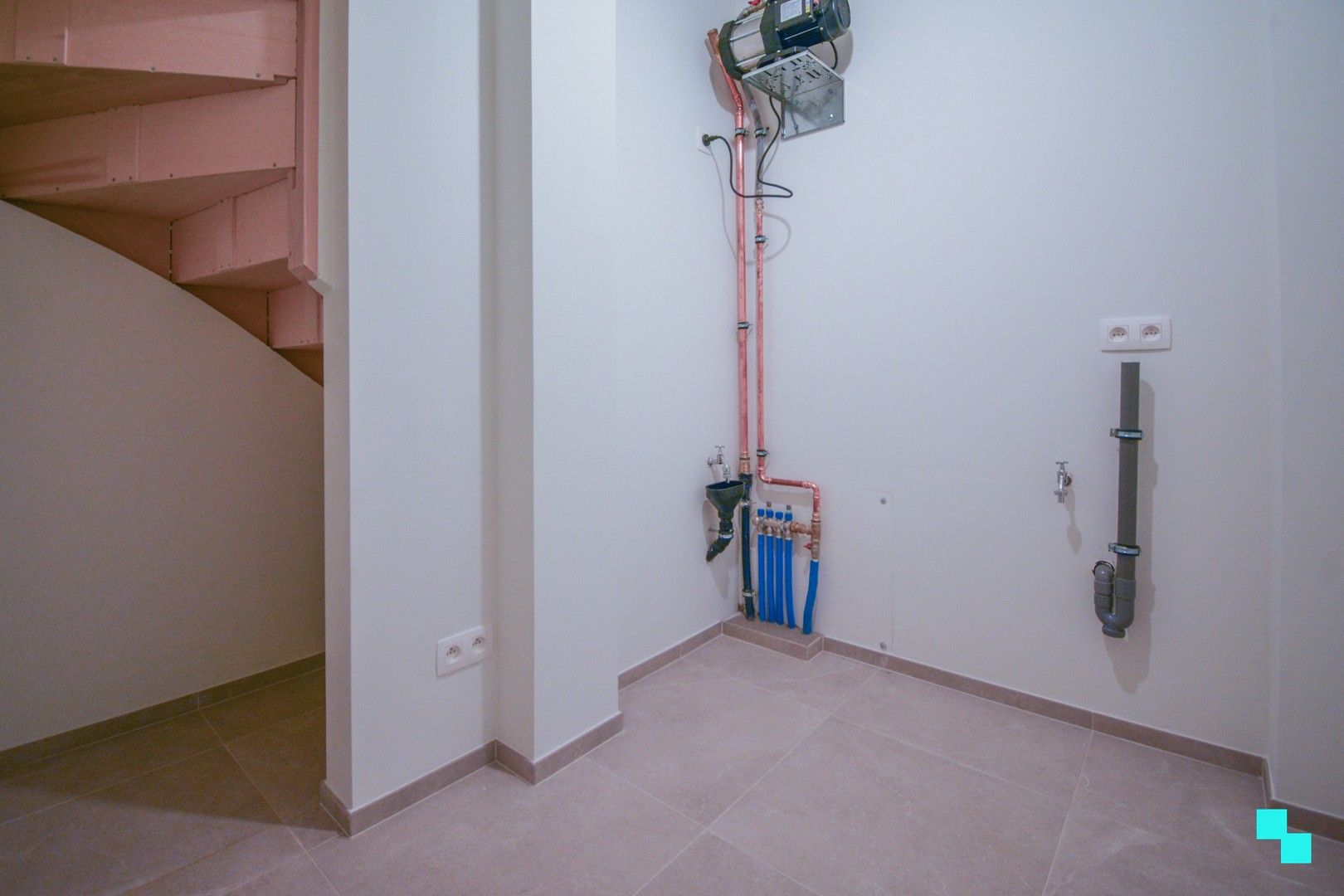 Volledig afgewerkte nieuwbouwwoning met carport te Sleihage foto 10