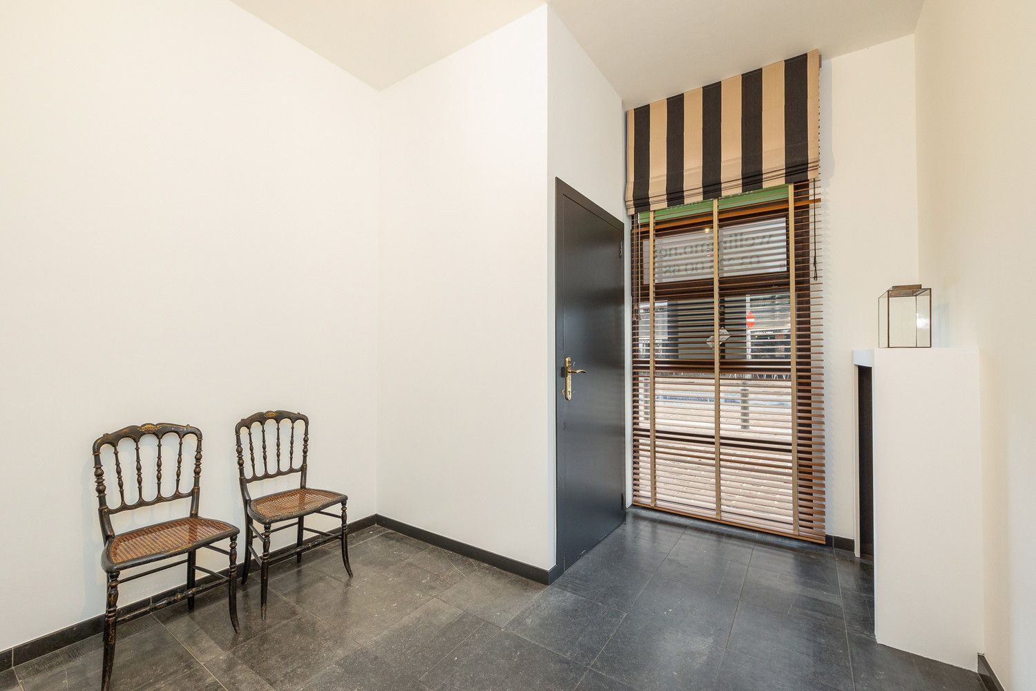 Gelijkvloers appartement  101m² met buitenruimte 20m² en ruime kelder op toplocatie aan het Mechelseplein in hartje Antwerpen foto 9