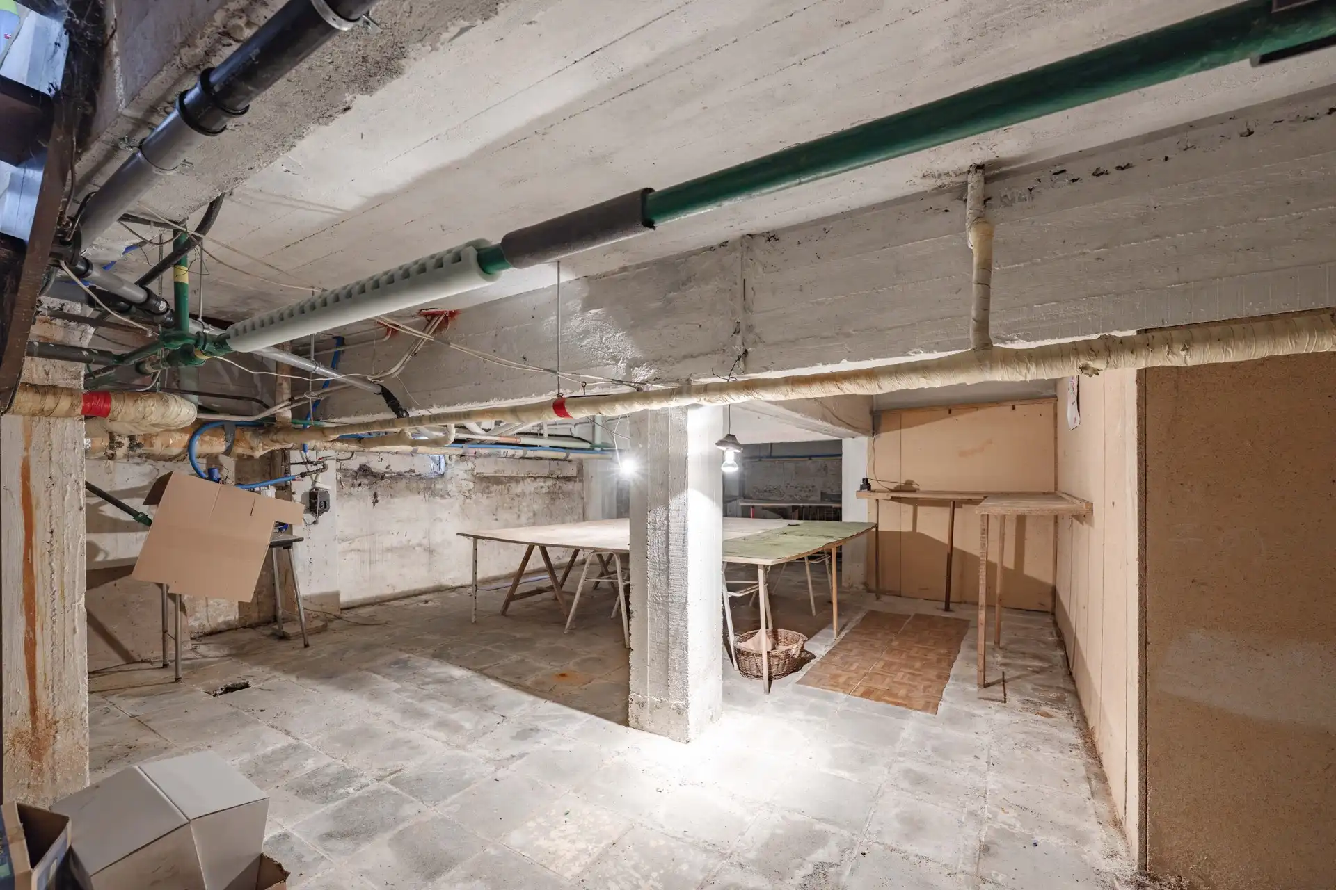 Charmante, op te knappen, statige villa met 3 slaapkamers en garage op een ruim perceel gelegen in het groen TE KOOP in Wielsbeke. foto 23