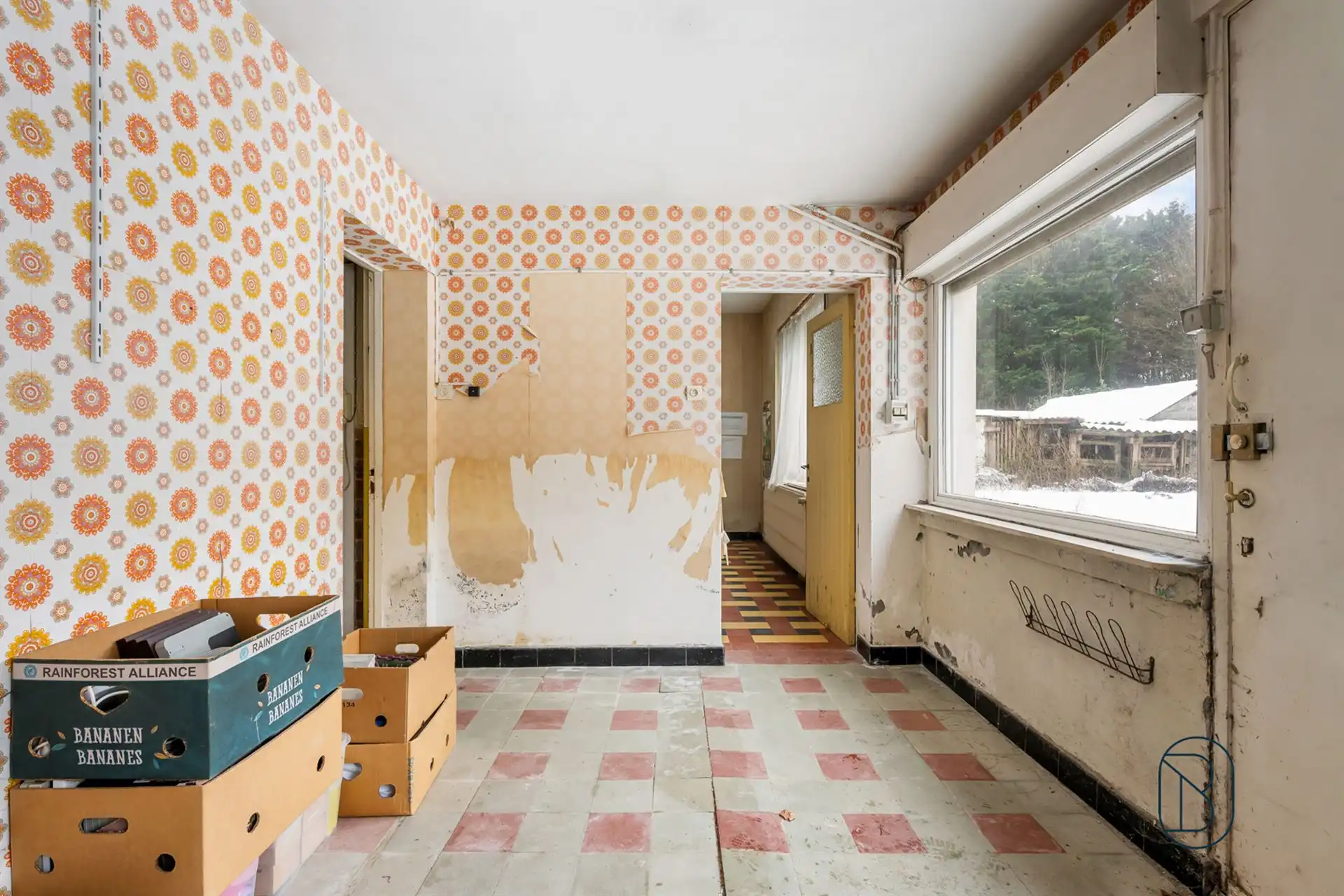 Charmante te renoveren woning, met mooie tuin. foto 9